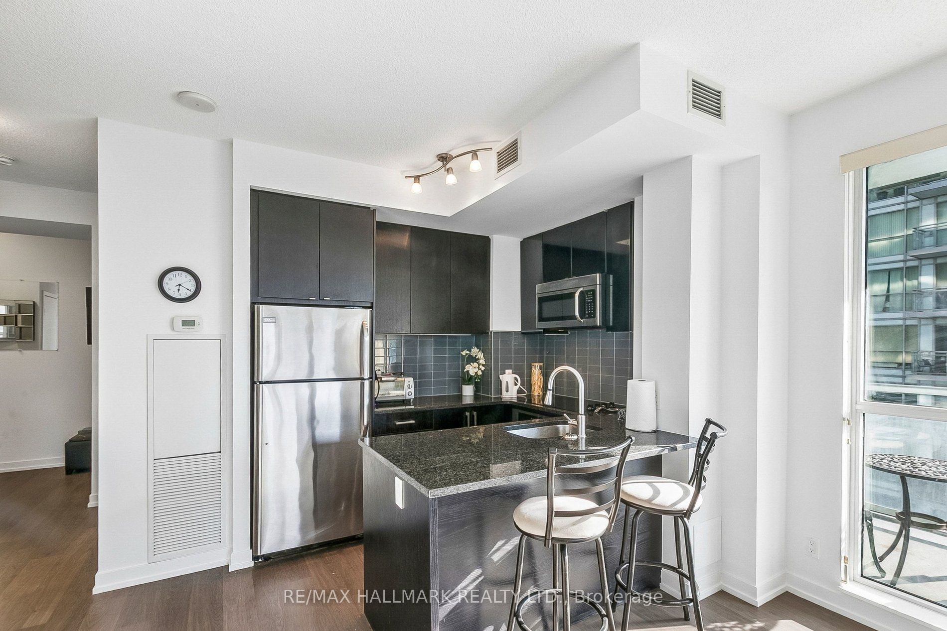 98 Lillian Street 1212, Toronto, ON M4S 0A5 photo 2