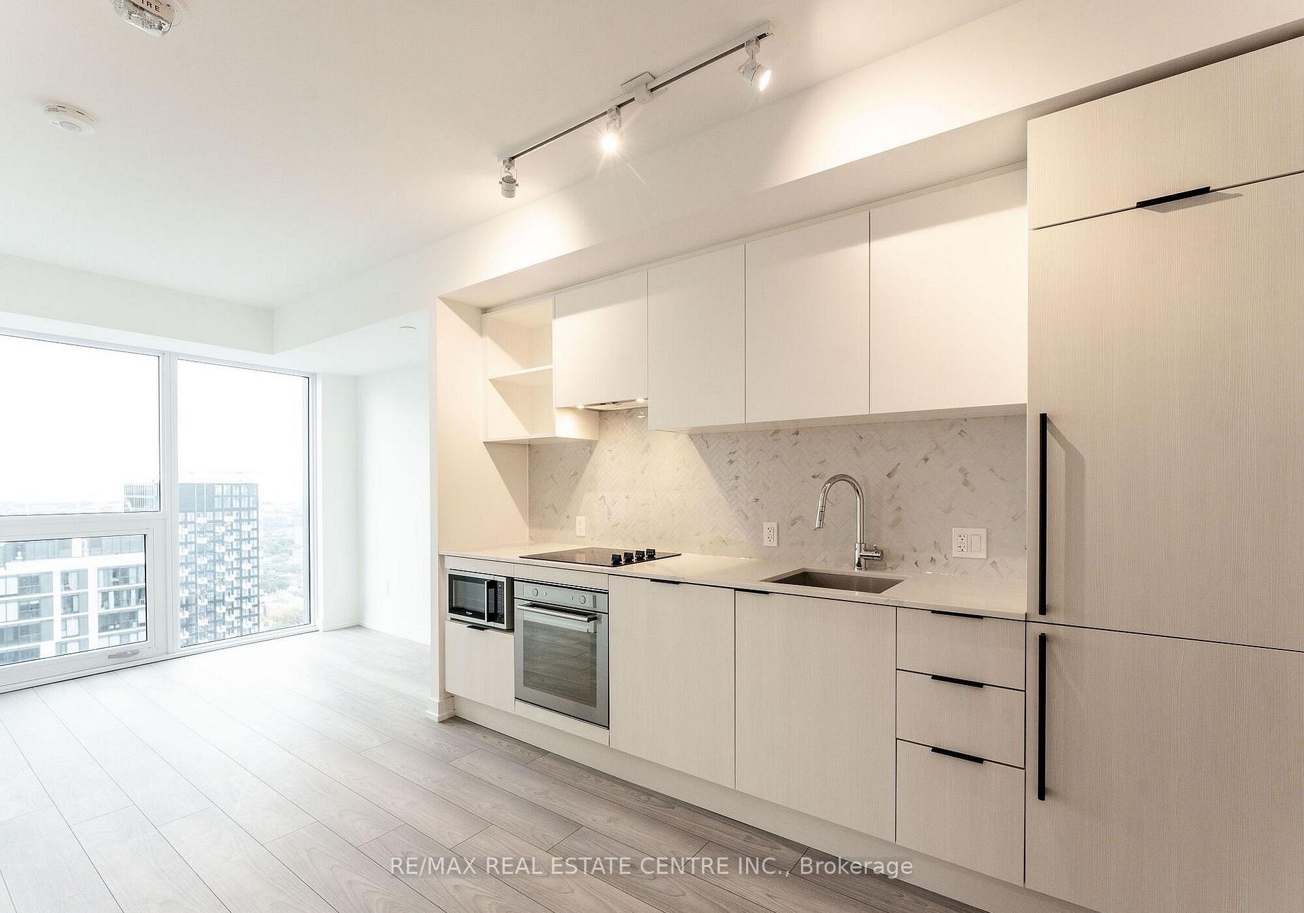 82 Dalhousie Street 3802, Toronto, ON M5B 0C5 photo 3