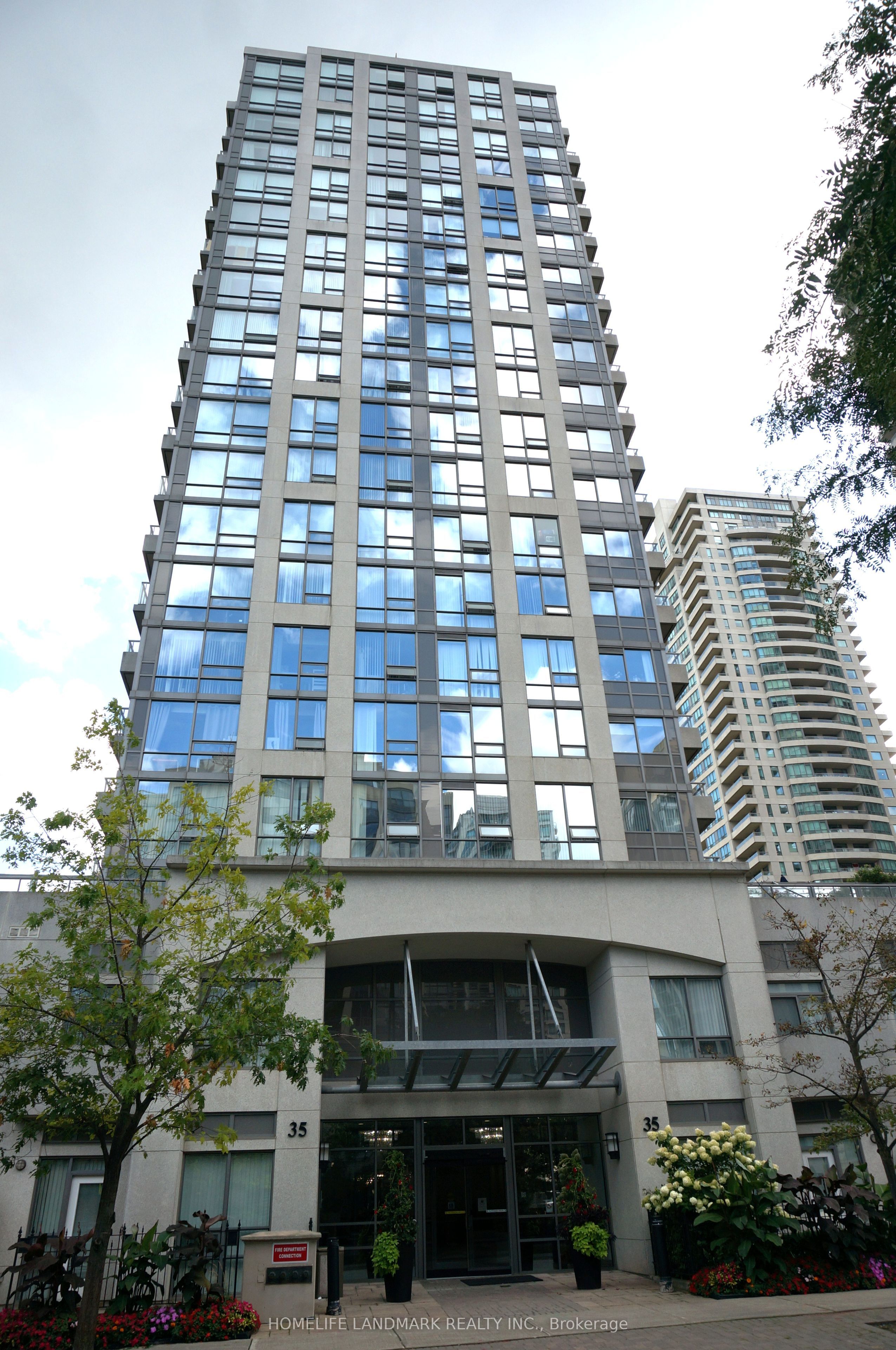 35 Hollywood Avenue, Toronto, ON M2N 0A9