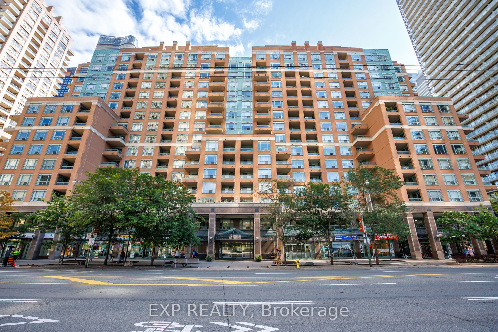 889 Bay Street 409, Toronto, ON M5S 3K5