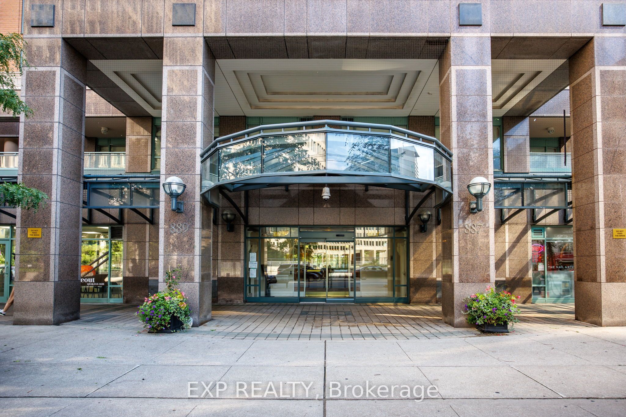 889 Bay Street 409, Toronto, ON M5S 3K5 photo 3
