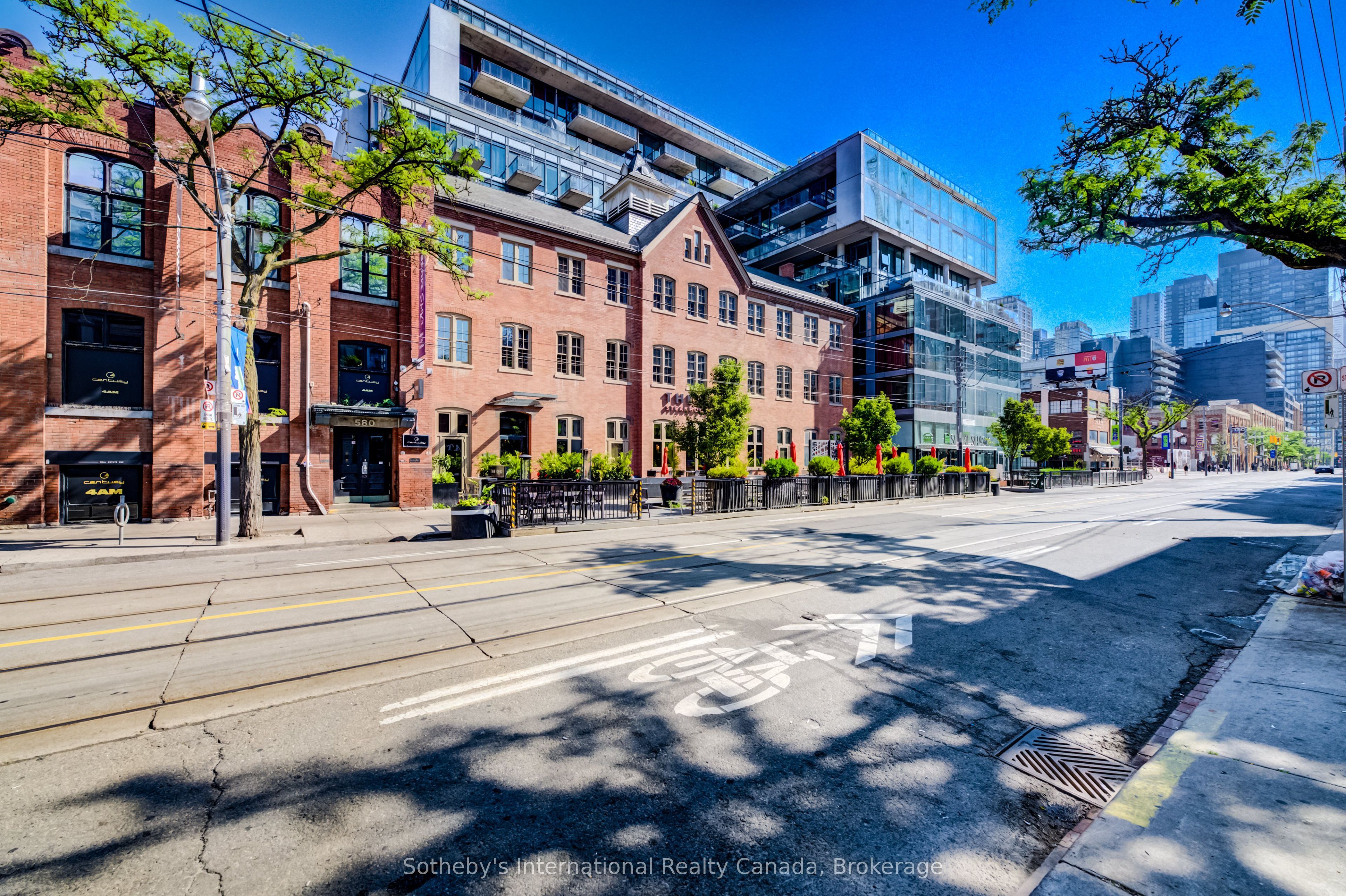 560 King Street W 708, Toronto, ON M5V 1M3 photo 2