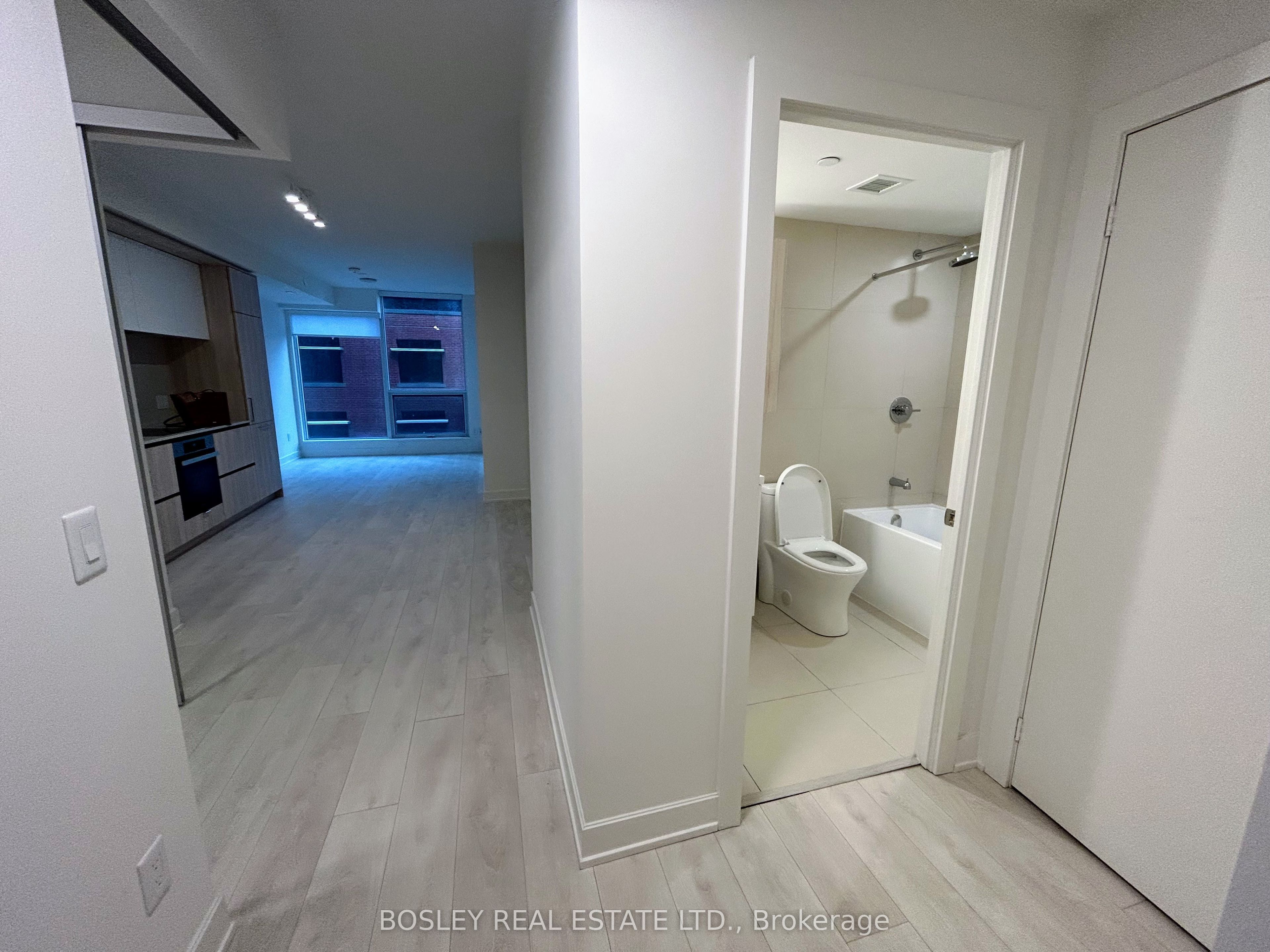 15 Mercer Street 714, Toronto, ON M5V 3C6 photo 2