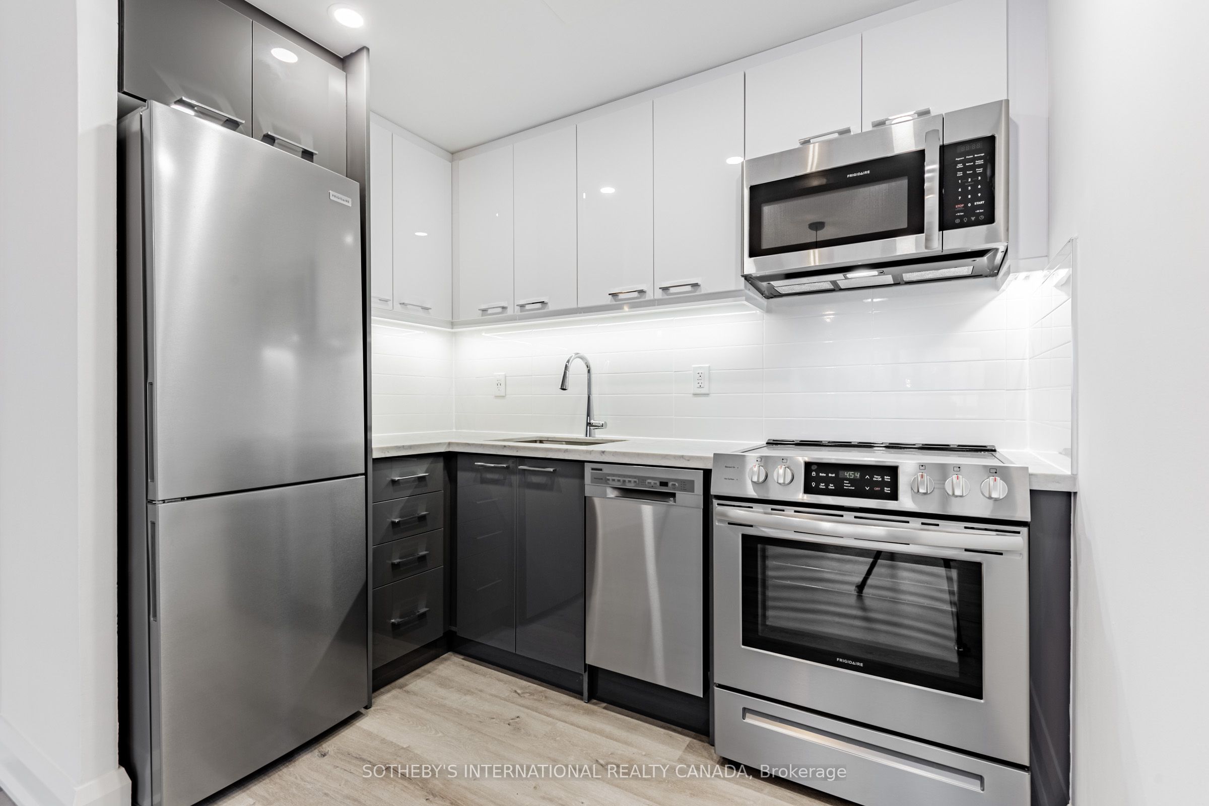 191 Sherbourne Street 1415, Toronto, ON M5A 3X1 photo 4