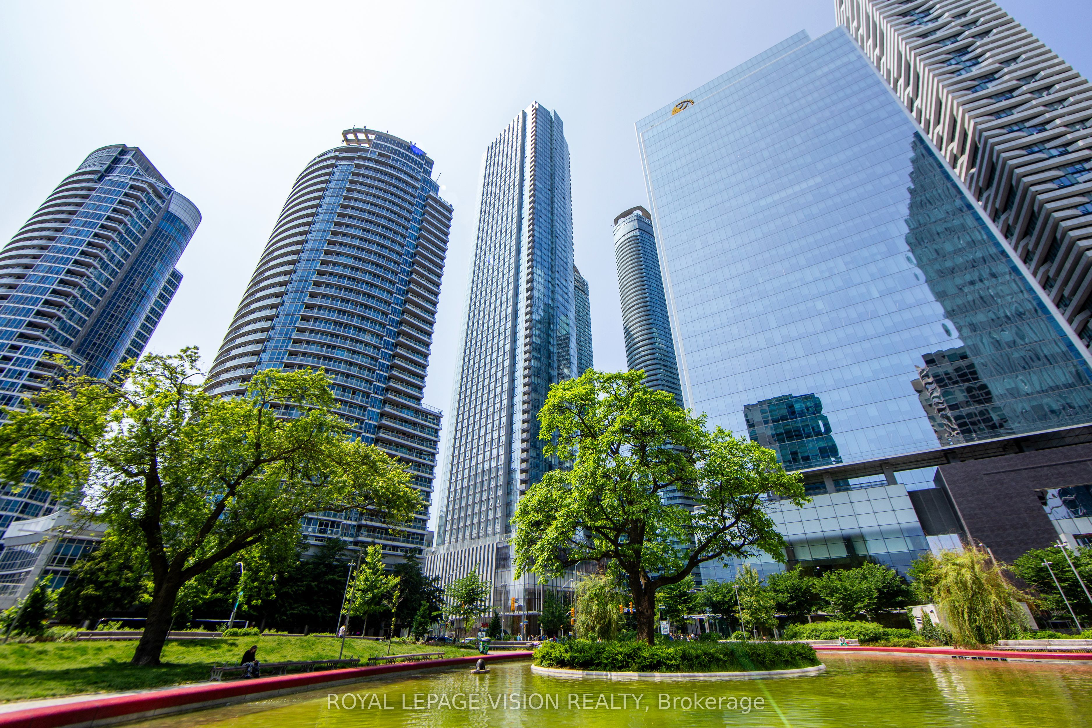 10 York Street 5813, Toronto, ON M5J 0E1 photo 3