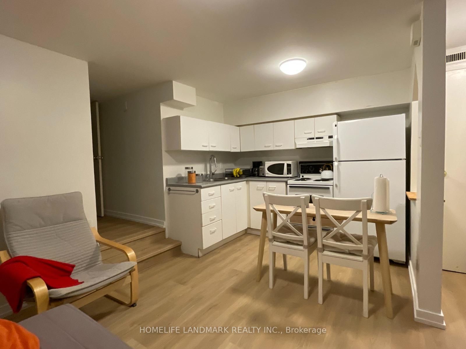 21 PALMERSTON Gardens Basement, Toronto, ON M6G 1V8 photo 5