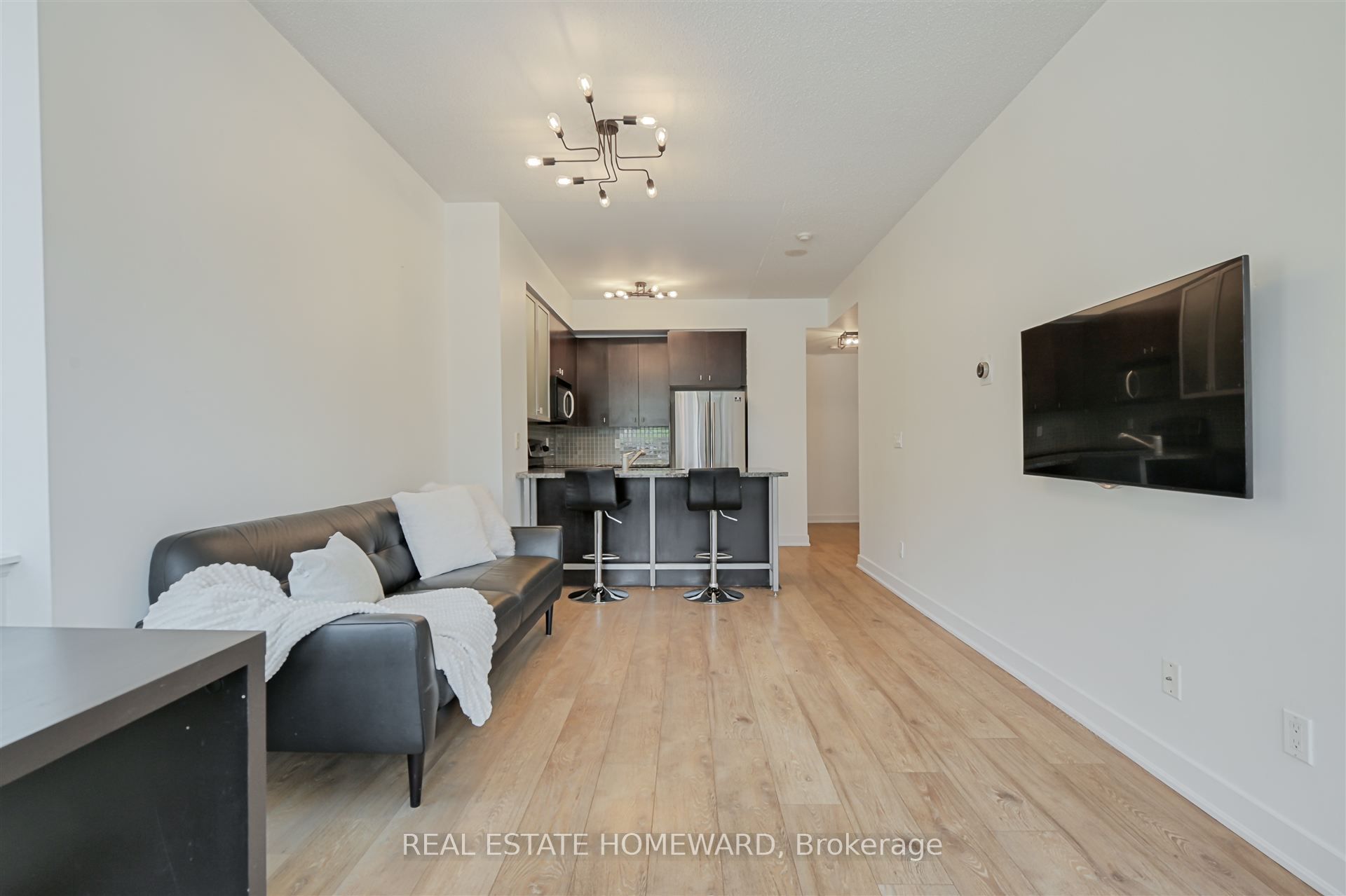 438 King Street W 201, Toronto, ON M5V 3T9 photo 3