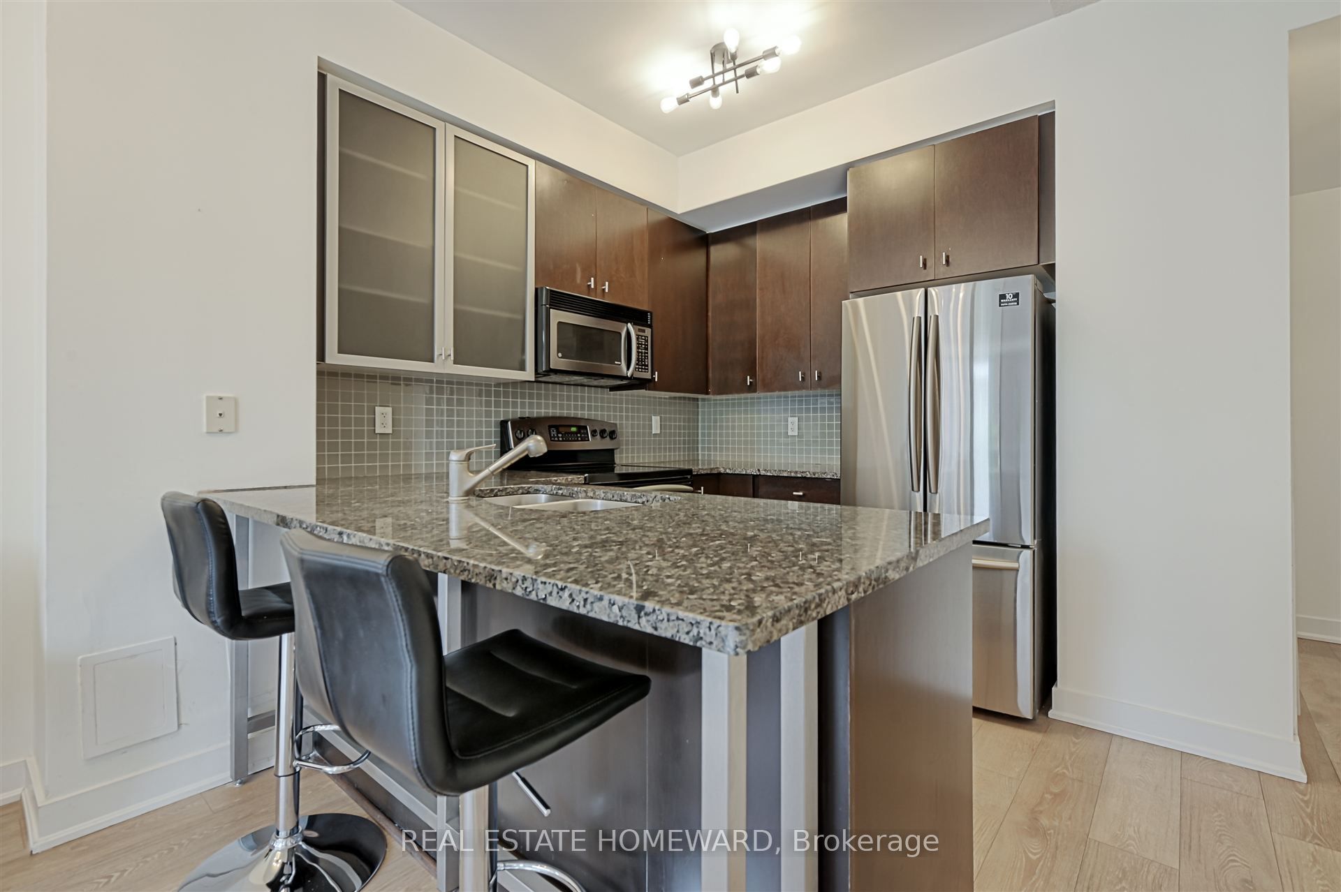 438 King Street W 201, Toronto, ON M5V 3T9 photo 5