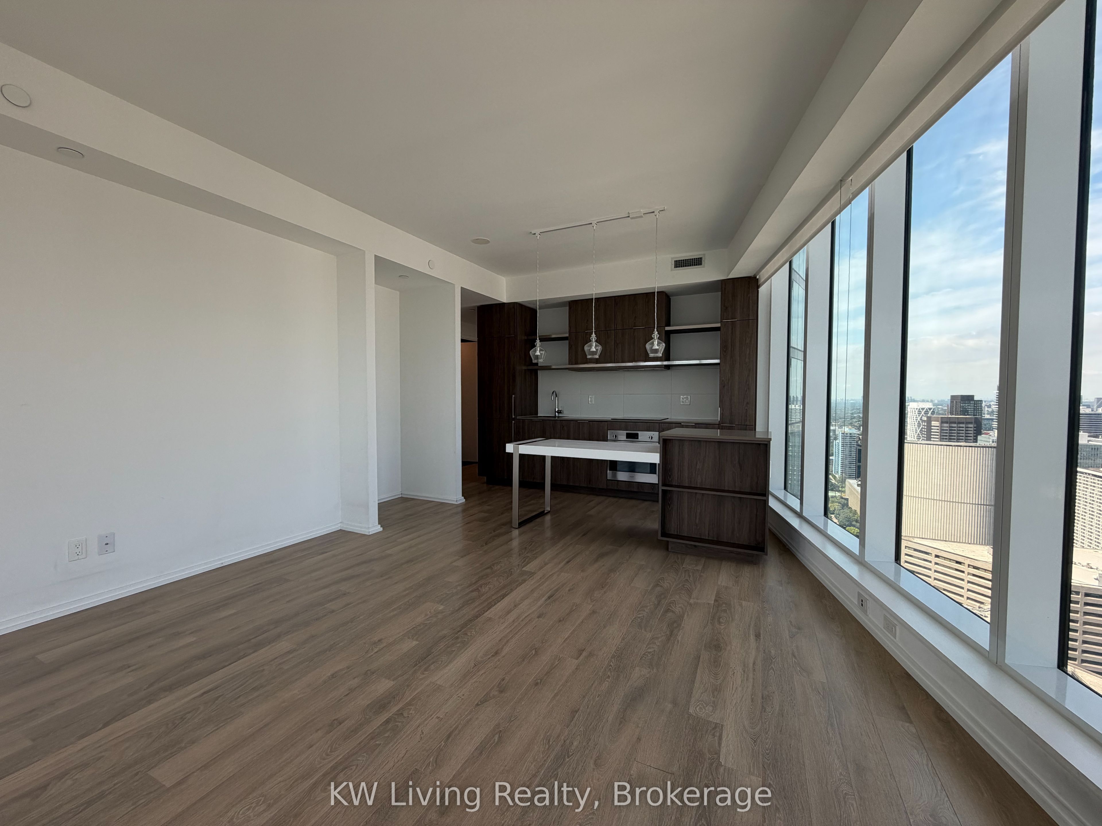 197 Yonge St Street 3902, Toronto, ON M5B 1M4