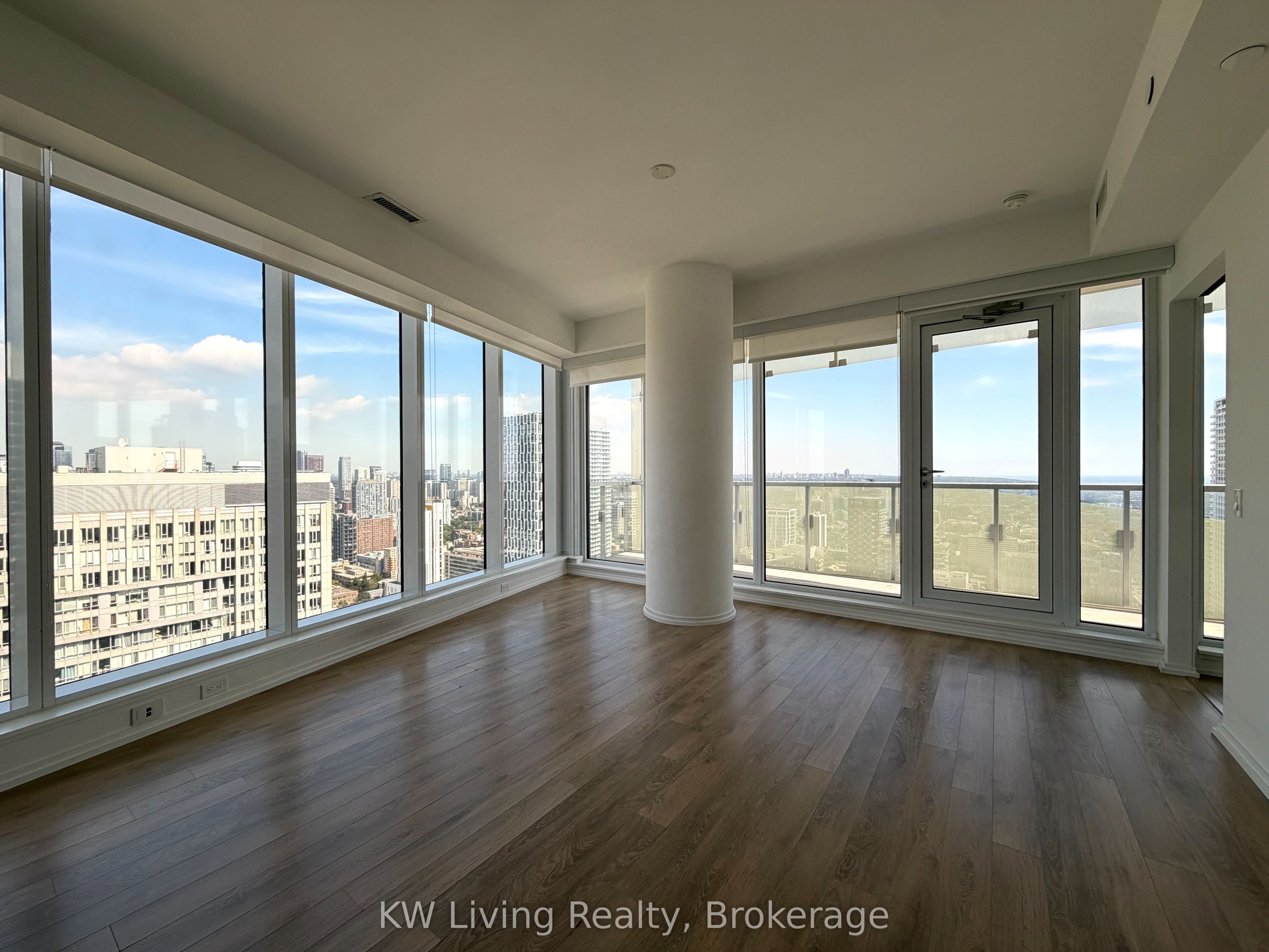 197 Yonge St Street 3902, Toronto, ON M5B 1M4 photo 4