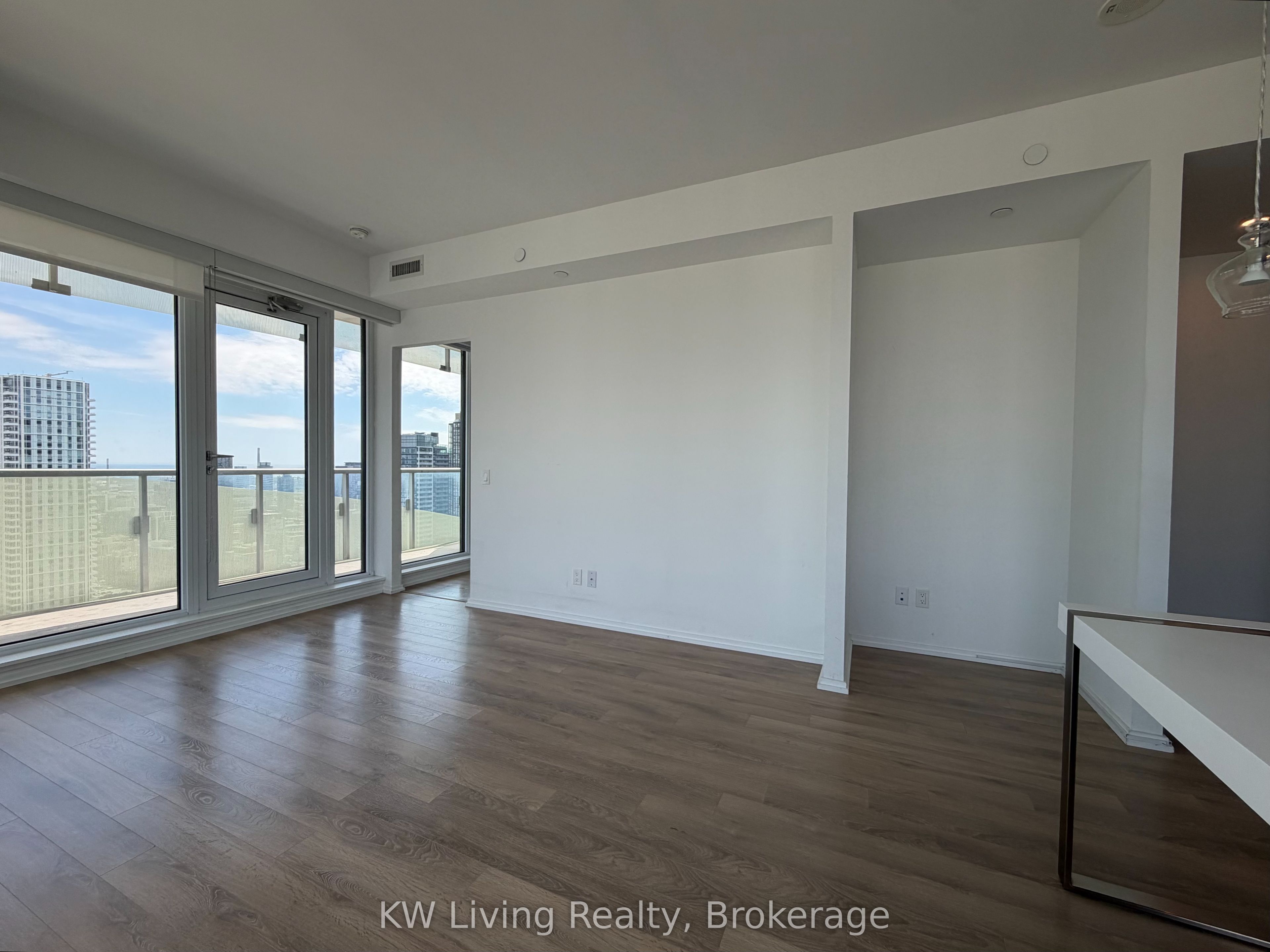 197 Yonge St Street 3902, Toronto, ON M5B 1M4 photo 5