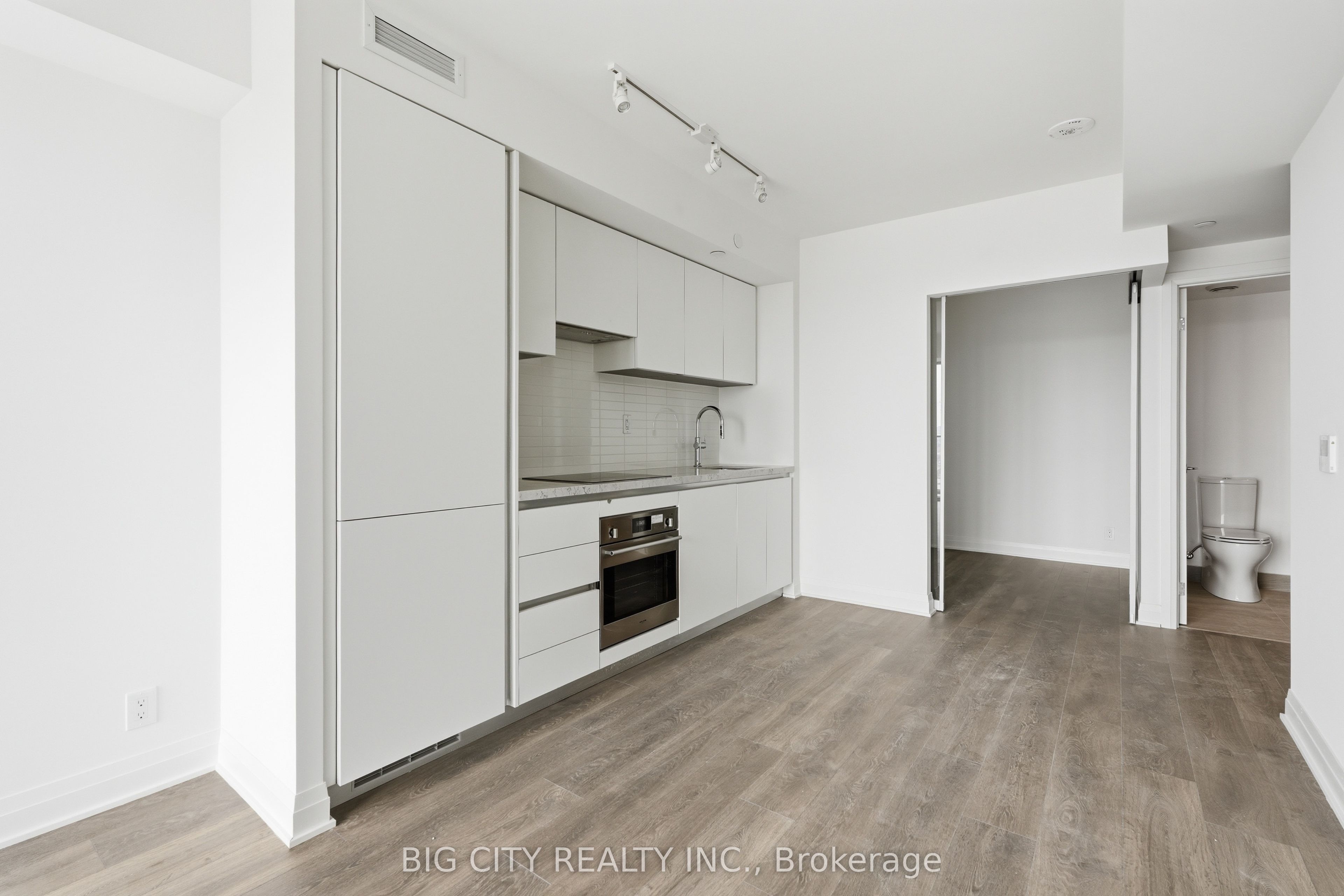 25 Frederick Todd Way 1211, Toronto, ON M4G 0E8 photo 4