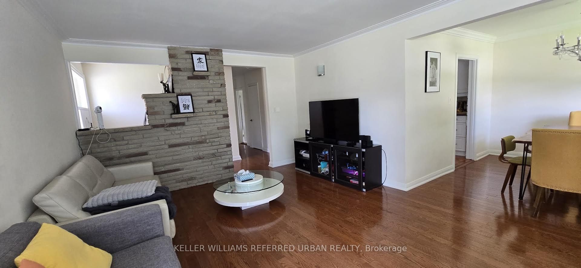 49 Halkin Crescent Main, Toronto, ON M4A 1M8 photo 5