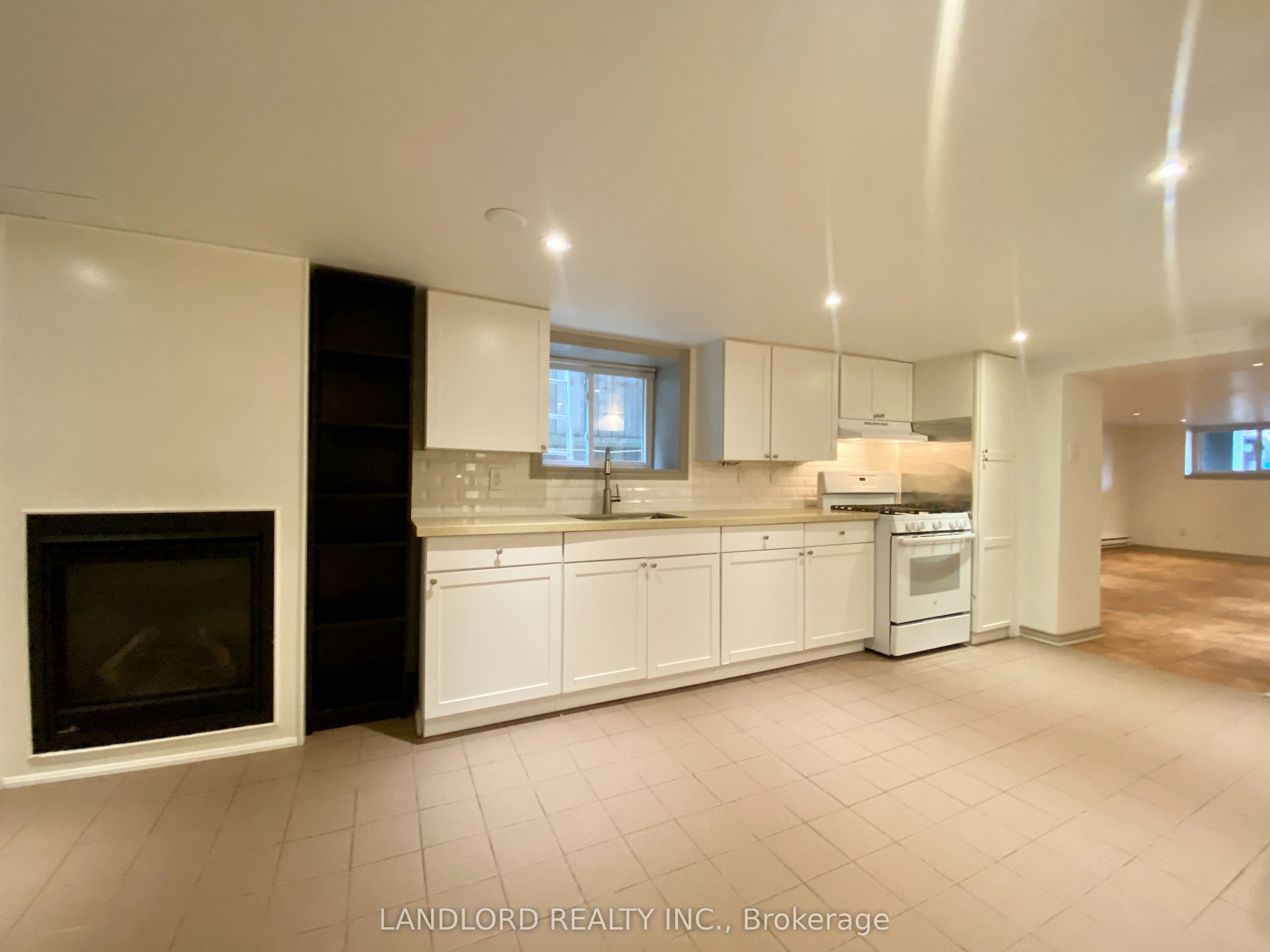 209 Madison Avenue 5, Toronto, ON M5R 2S6