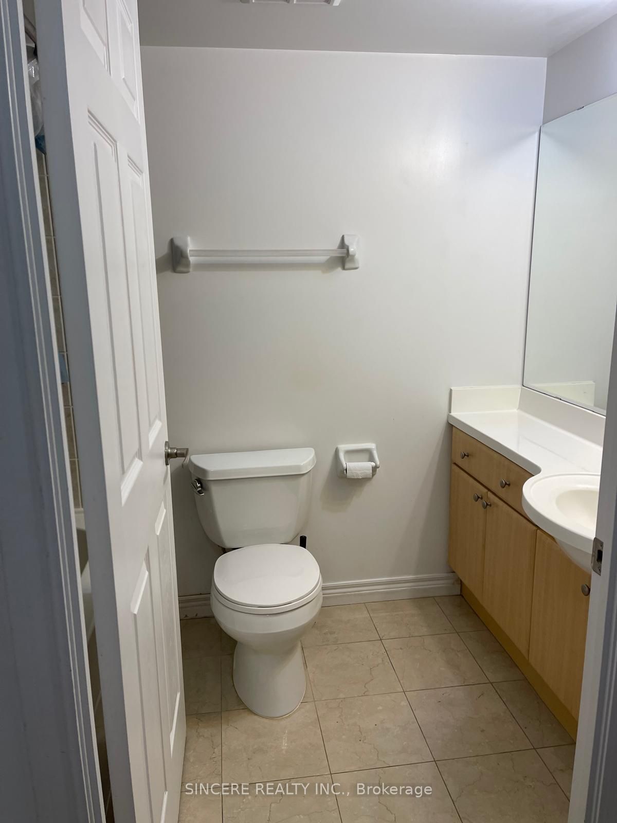763 Bay Street 1701, Toronto, ON M5G 2R3 photo 2