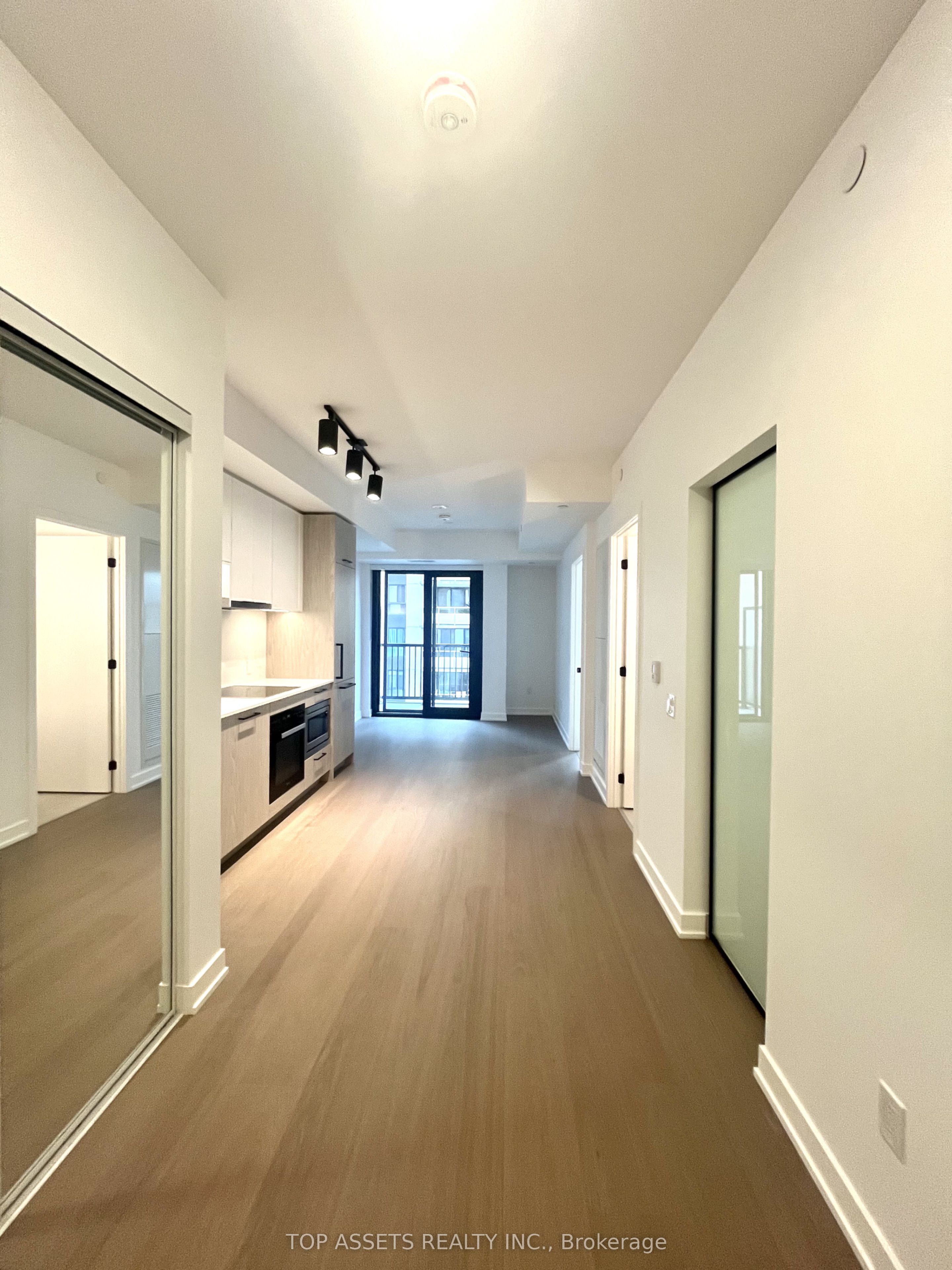 91 Montclair Avenue S 1605, Toronto, ON M5P 0B1 photo 4