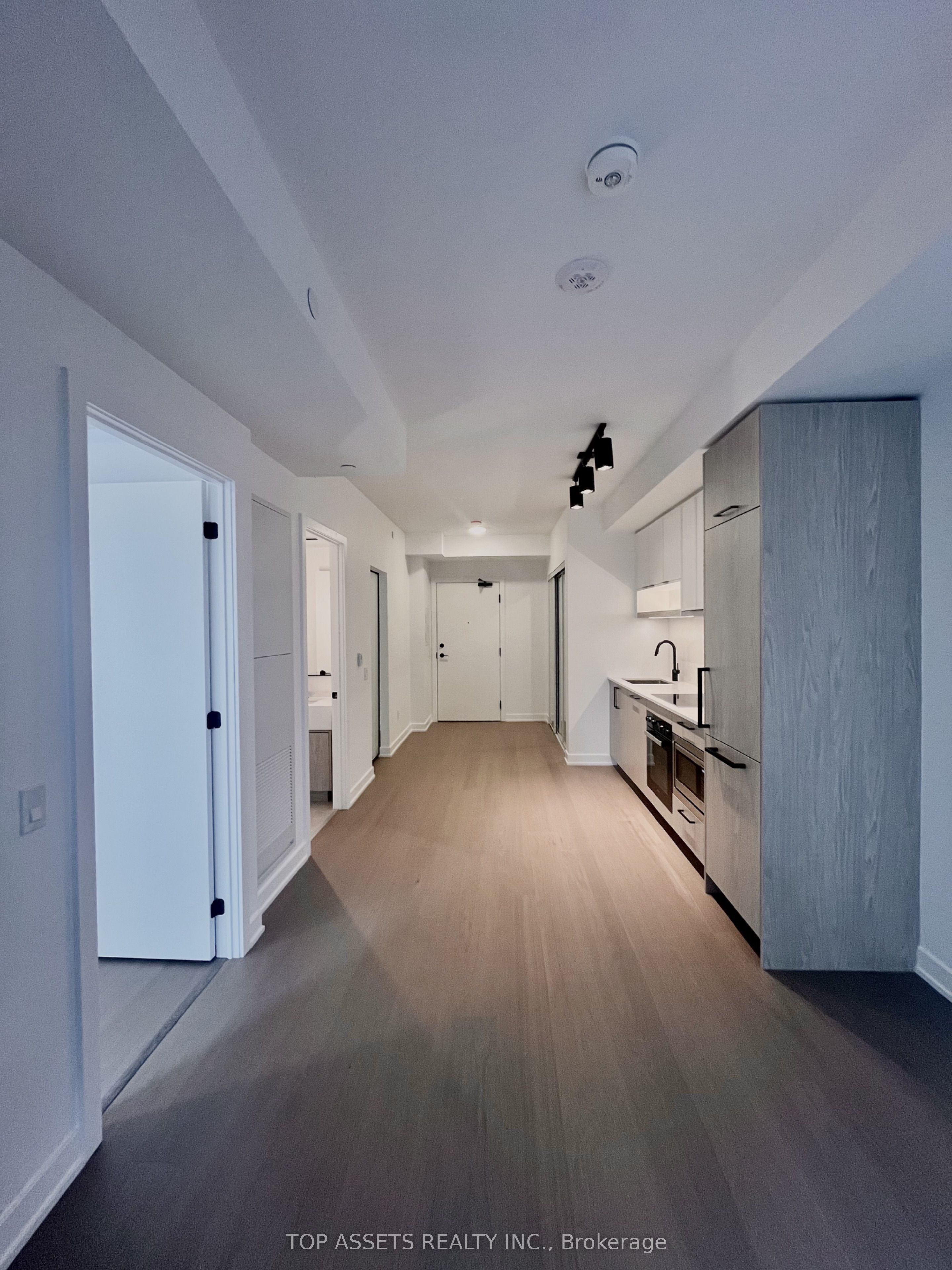 91 Montclair Avenue S 1605, Toronto, ON M5P 0B1 photo 5
