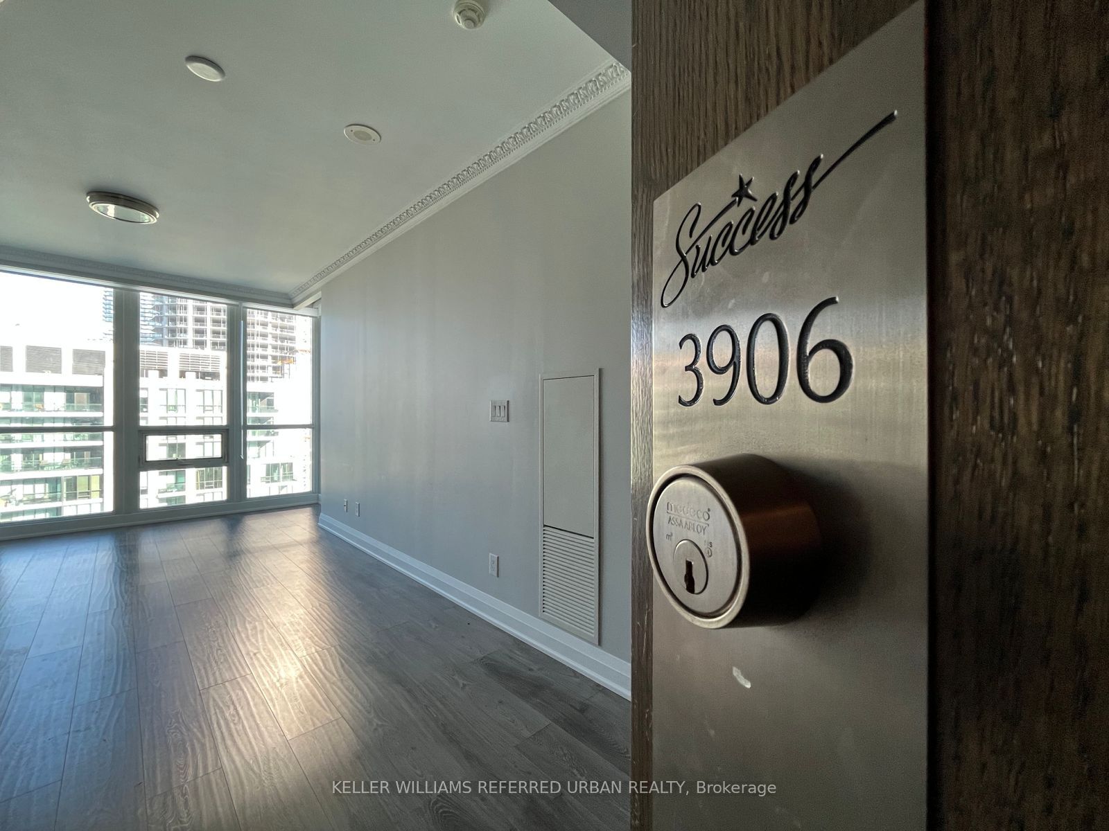 16 Harbour Street 3906, Toronto, ON M5J 2Z7
