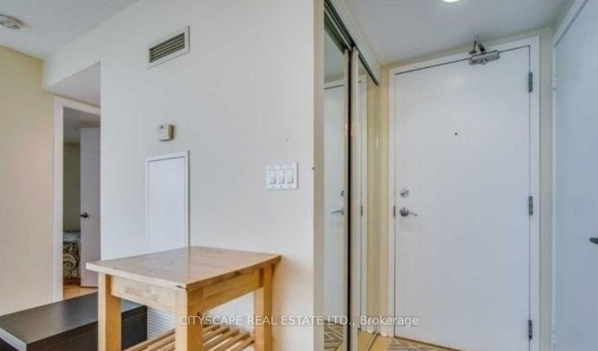 600 Fleet Street 1804, Toronto, ON M5V 1B7 photo 2