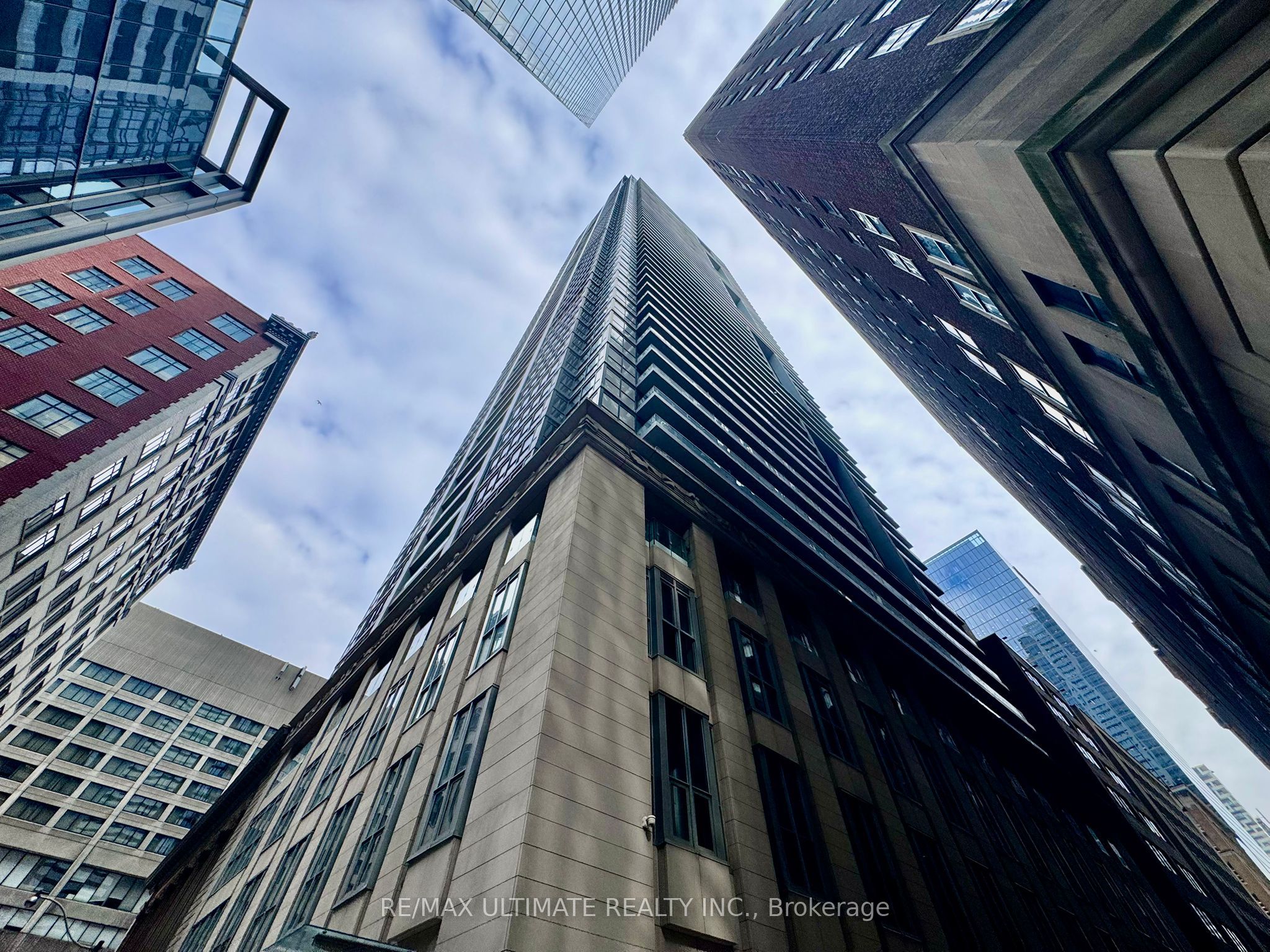 70 Temperance Street 2712, Toronto, ON M5H 0B1