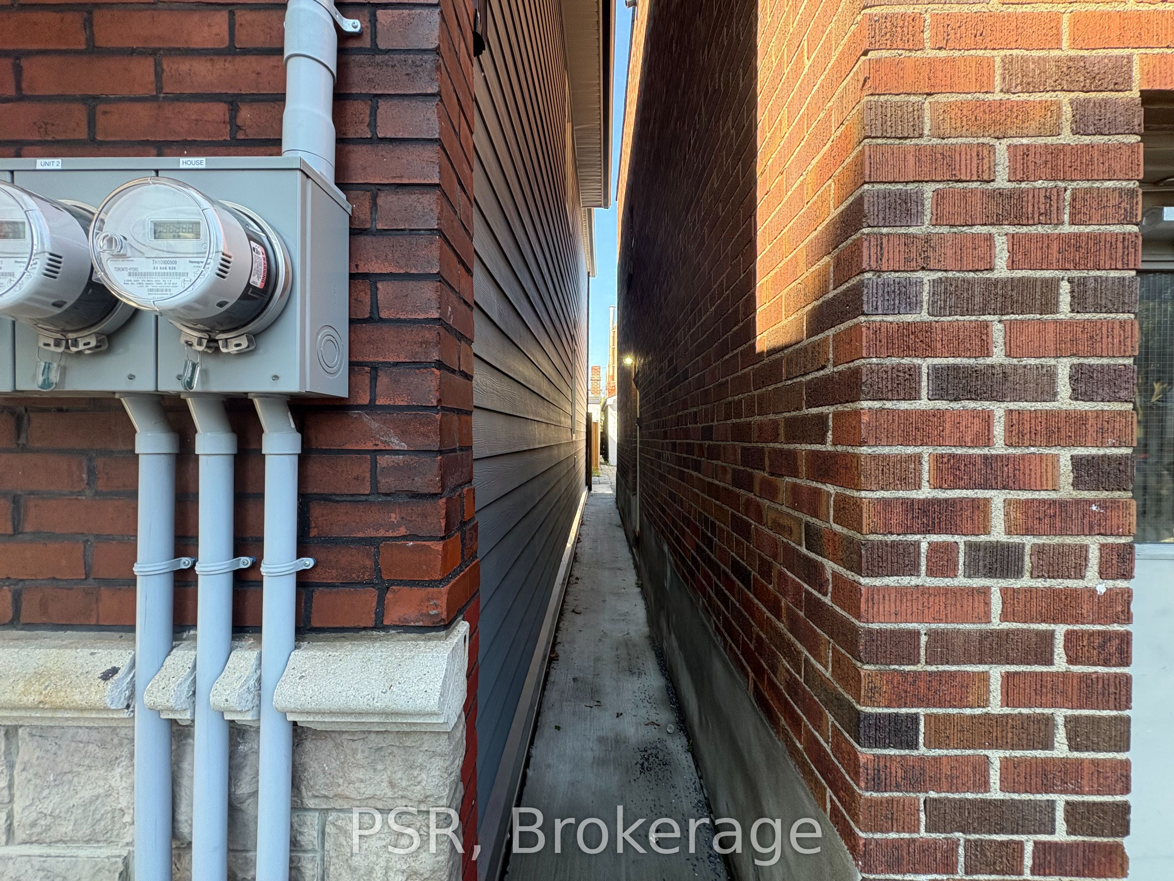 168 Vaughan Road 3 Lower, Toronto, ON M6C 2M4 photo 2
