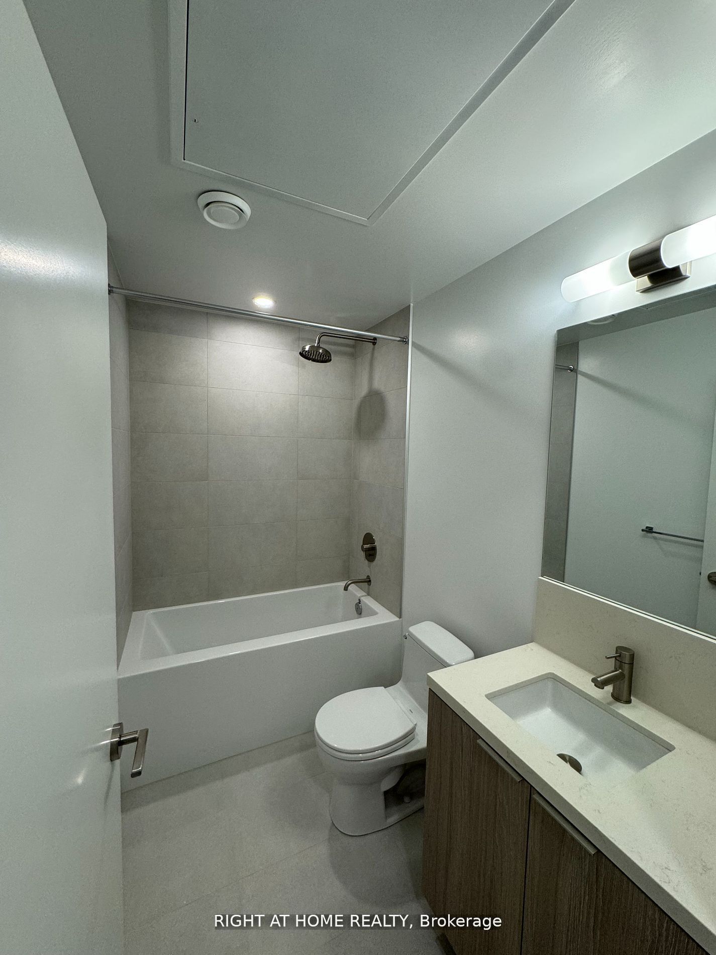 2020 Bathurst Street 1512, Toronto, ON M5P 0A6 photo 5
