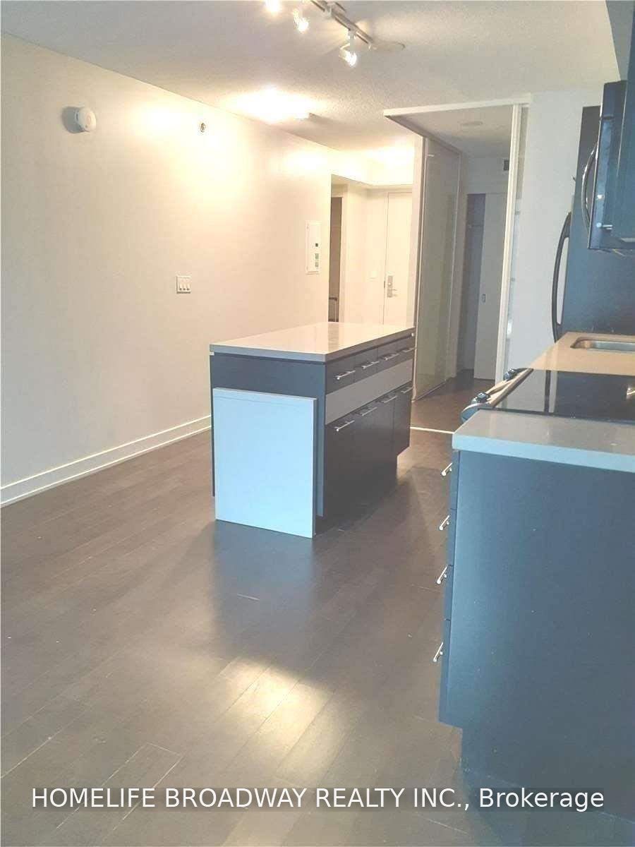 21 Nelson Street 513, Toronto, ON M5V 1T8 photo 5