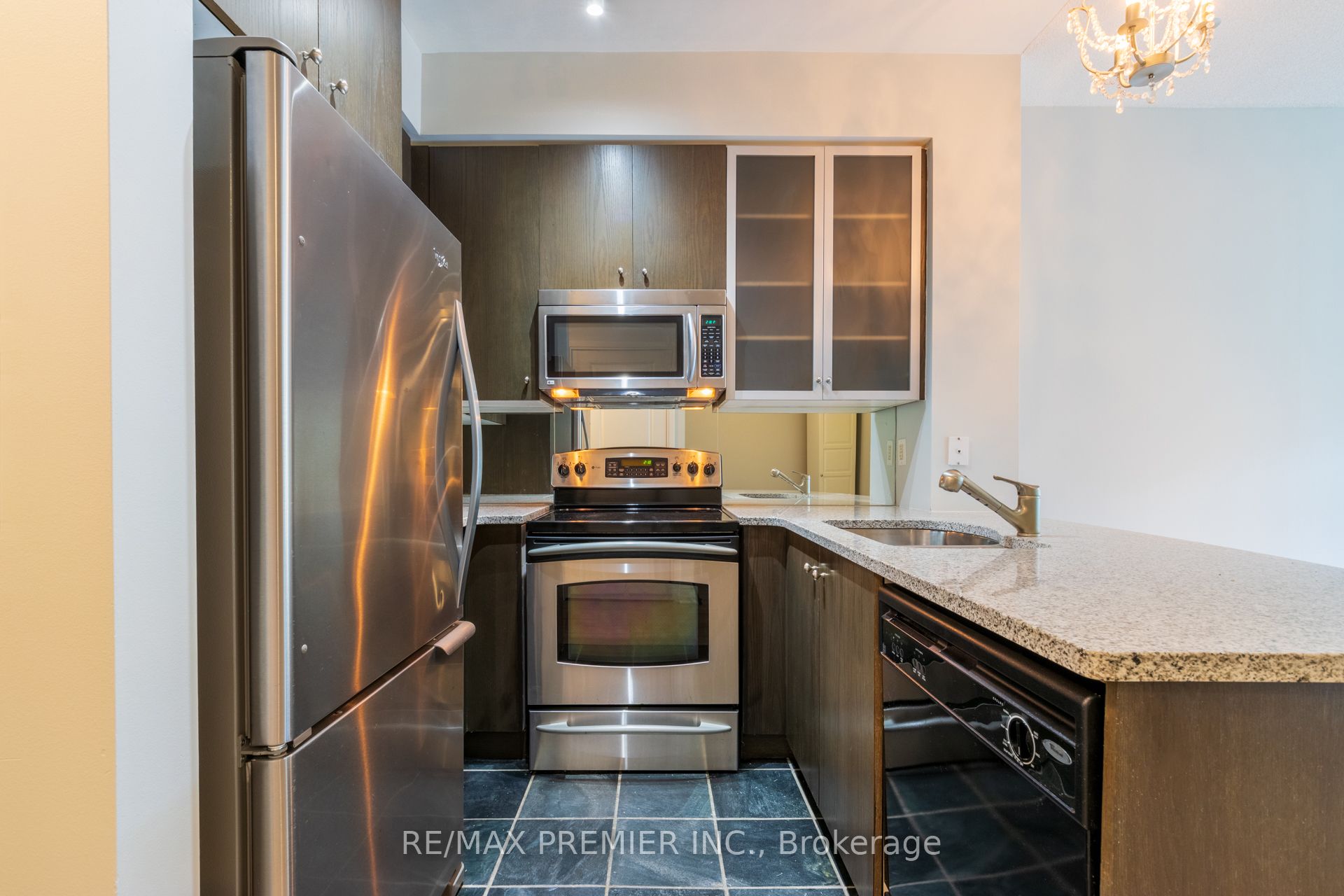 21 Scollard Street 205, Toronto, ON M5R 1G1 photo 3