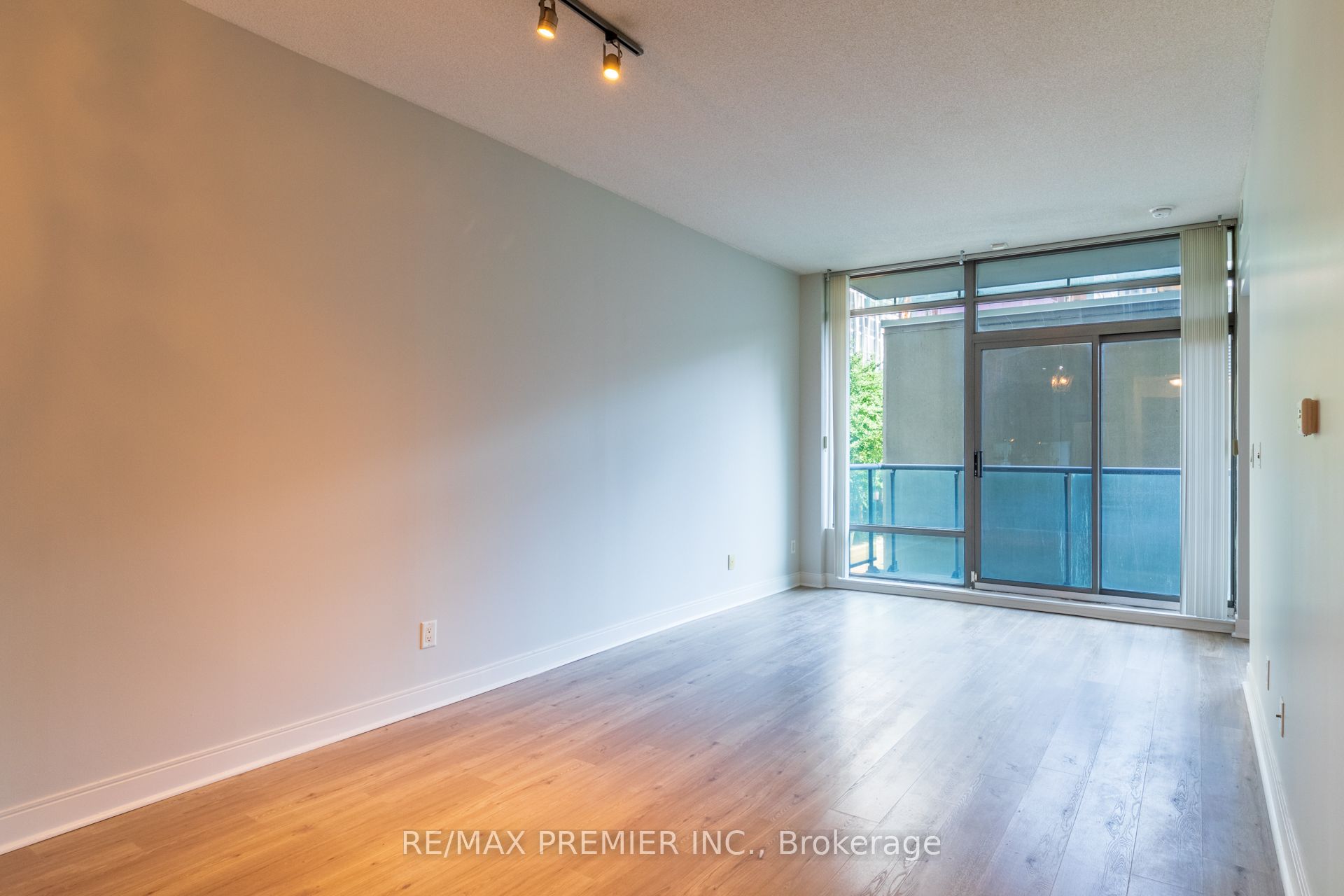 21 Scollard Street 205, Toronto, ON M5R 1G1 photo 4