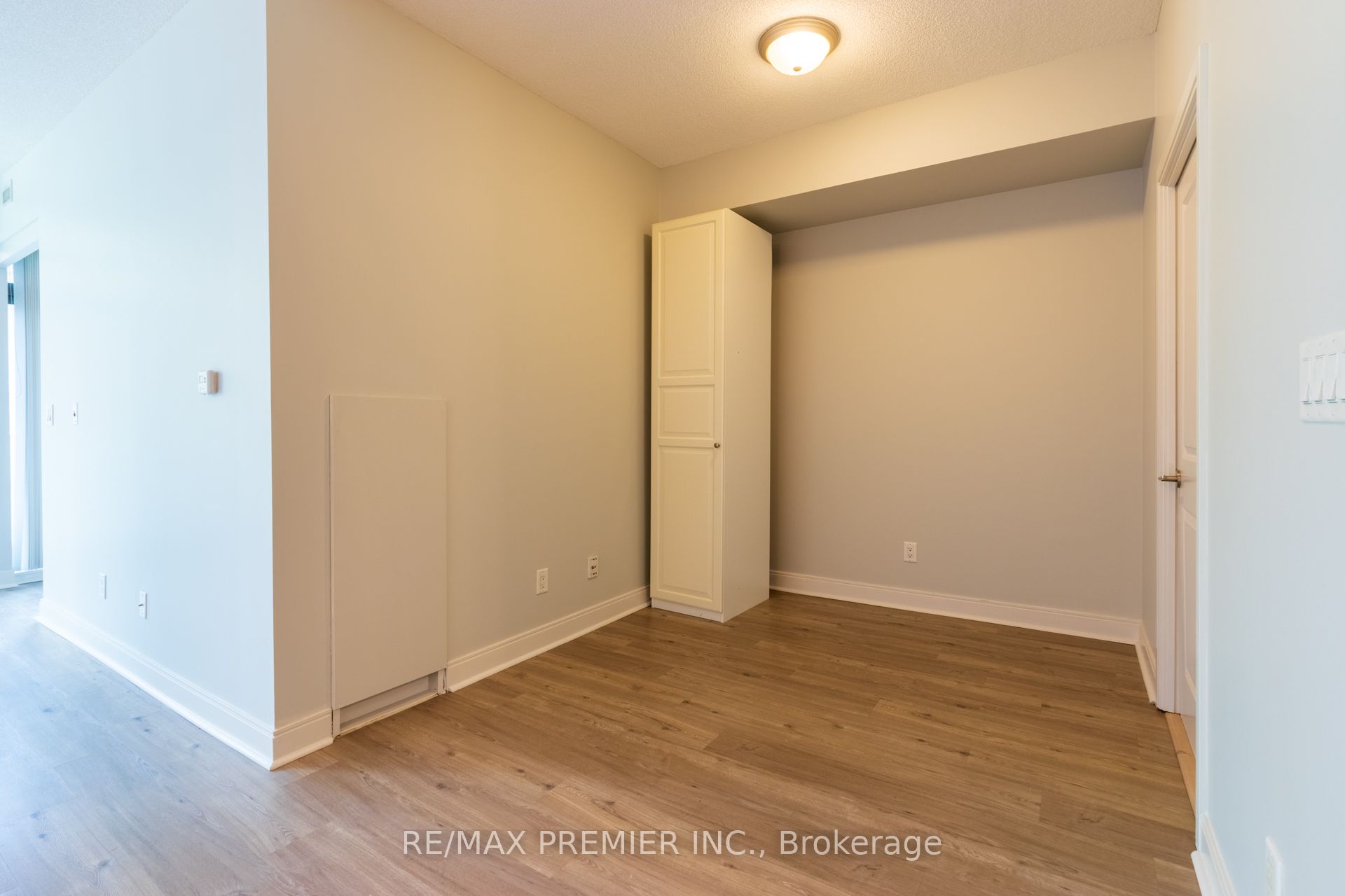 21 Scollard Street 205, Toronto, ON M5R 1G1 photo 5