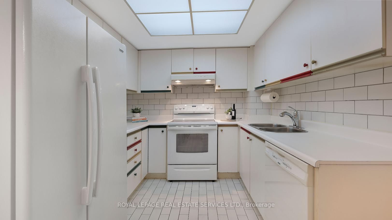 215 The Donway W 616, Toronto, ON M3B 3P5 photo 4