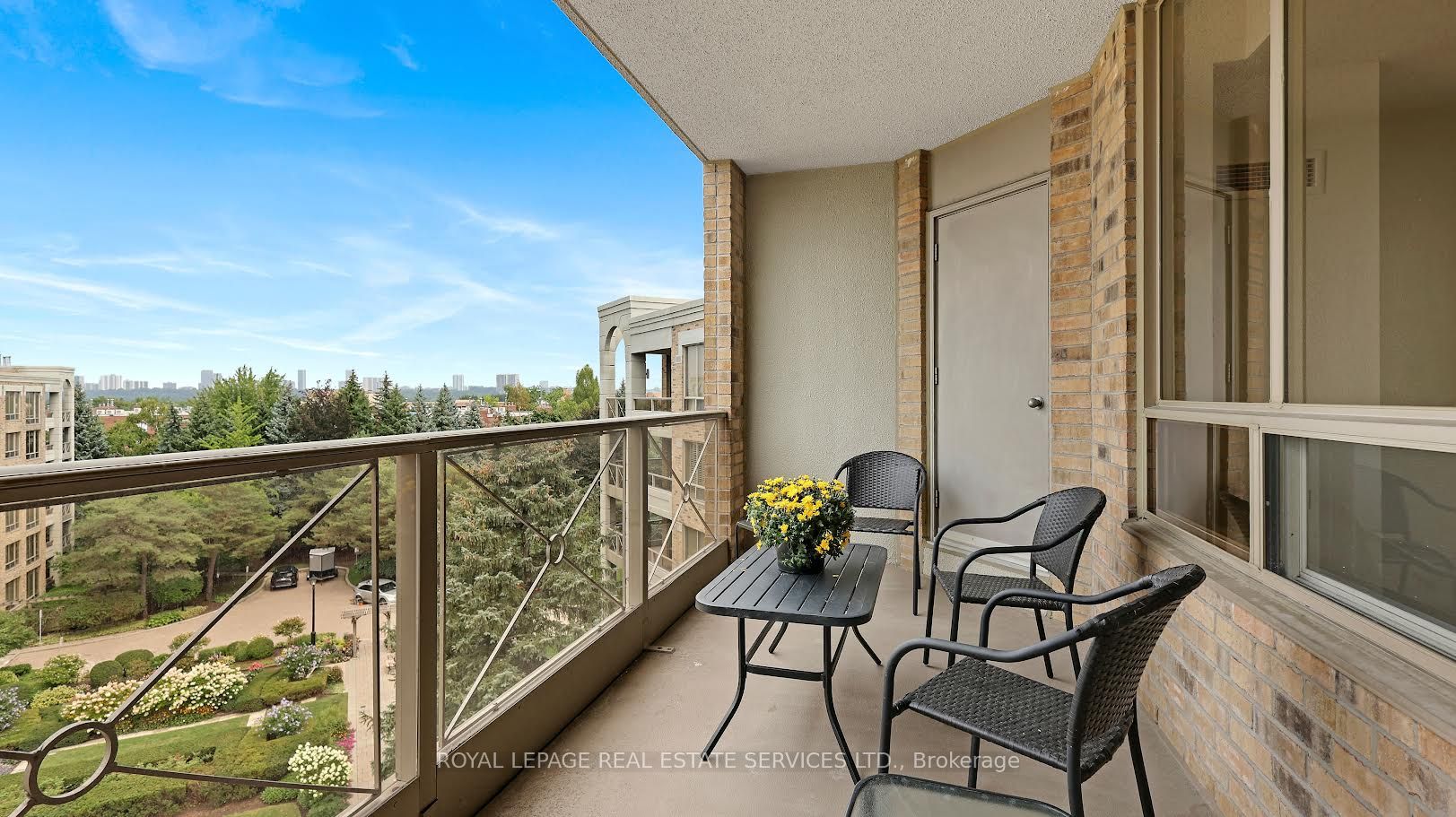 215 The Donway W 616, Toronto, ON M3B 3P5 photo 5