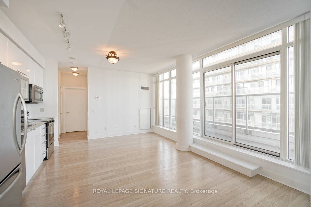 90 Stadium Road 903, Toronto, ON M5V 3W5 photo 5