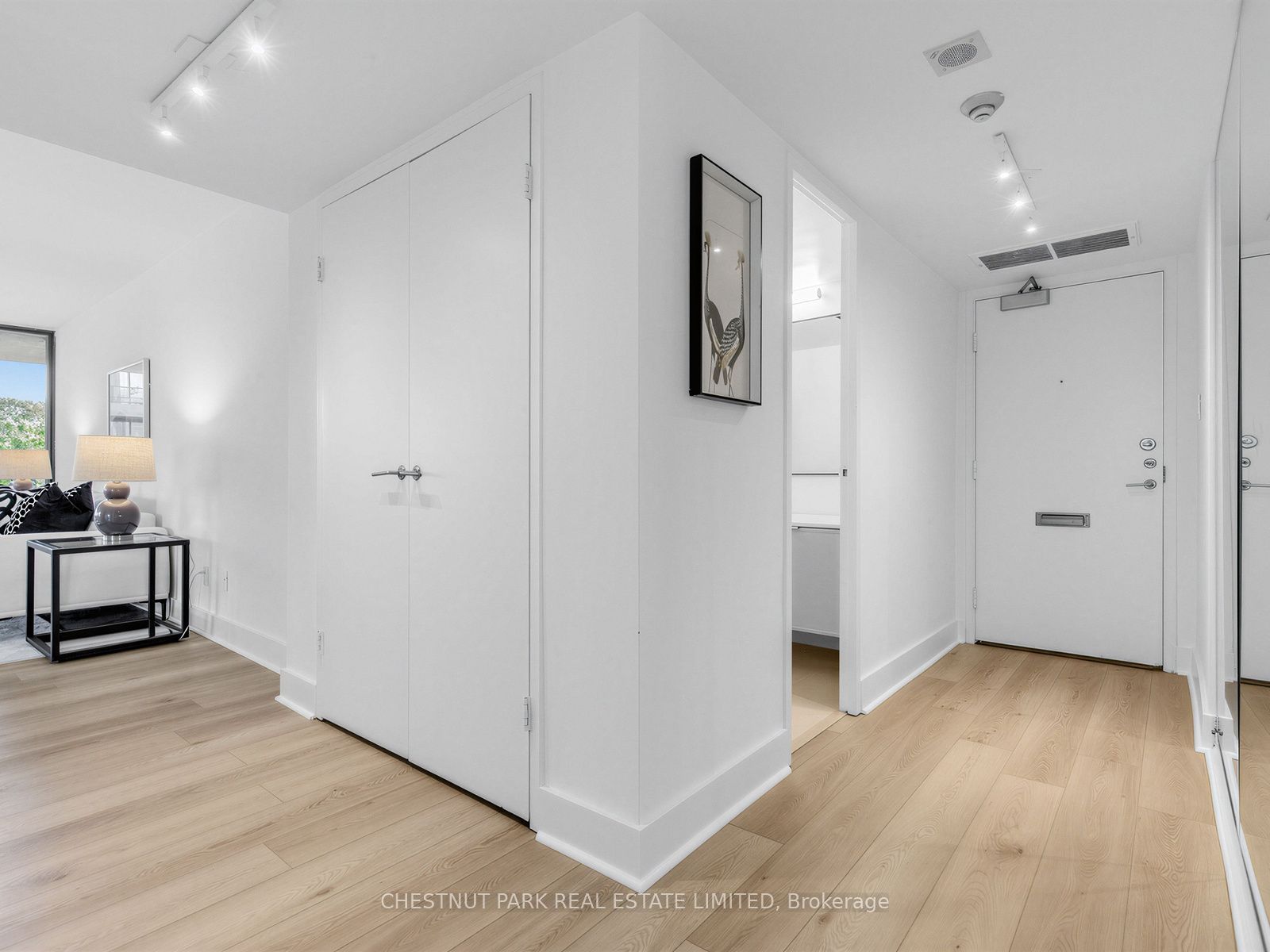10 Avoca Avenue 401, Toronto, ON M4T 2B7 photo 4