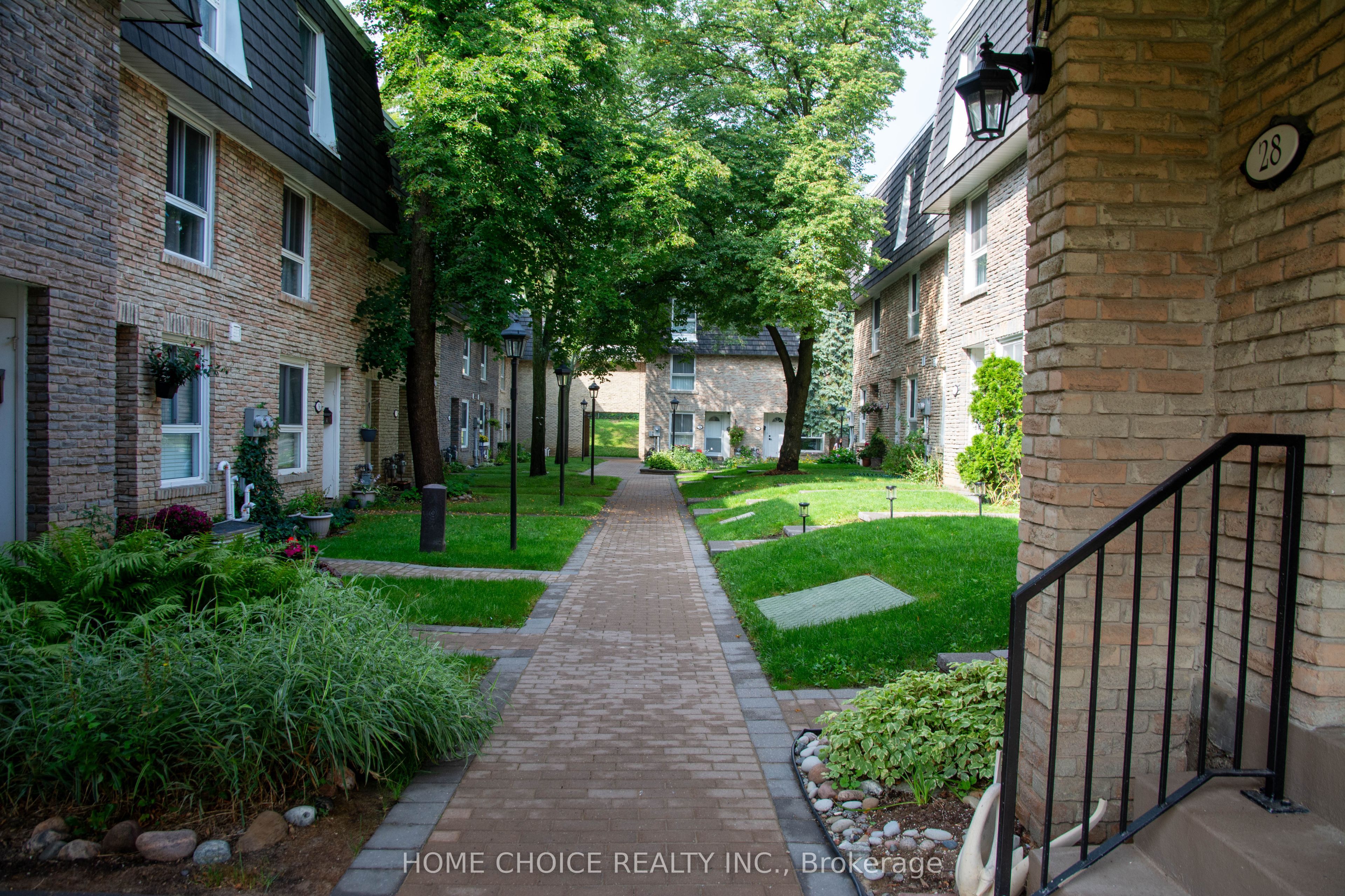 28 Tangle Briarway, Toronto, ON M2J 2M4
