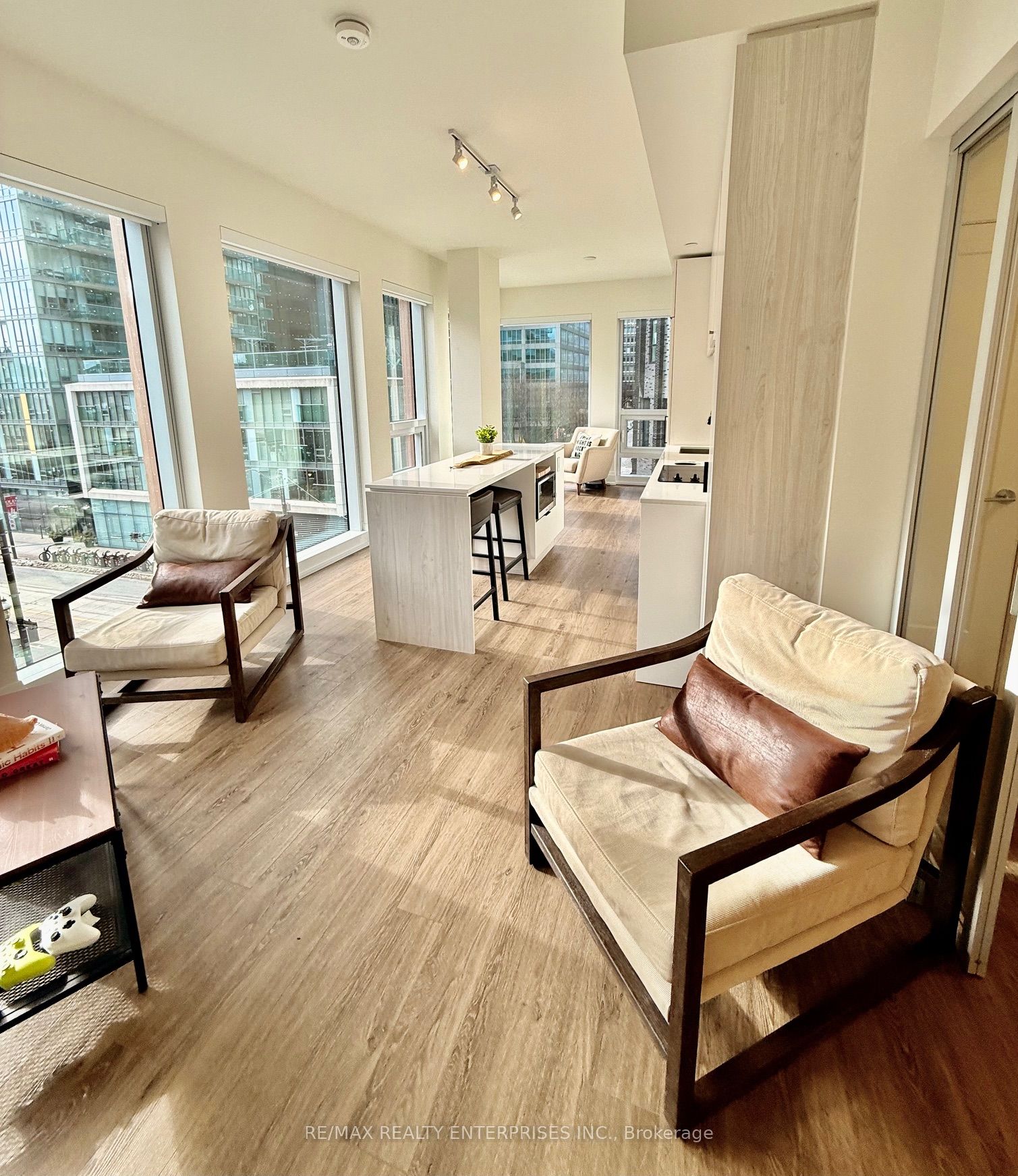 89 Church Street 305, Toronto, ON M5C 0B7 photo 2