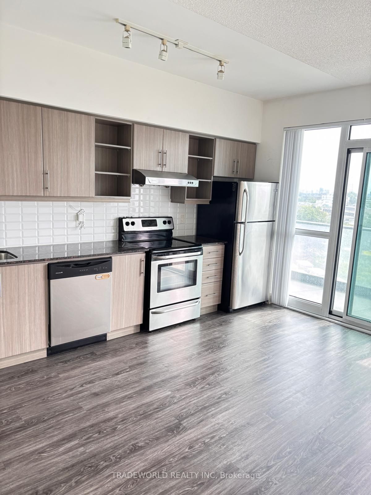 160 Vanderhoof Avenue 508, Toronto, ON M4G 2G6 photo 2