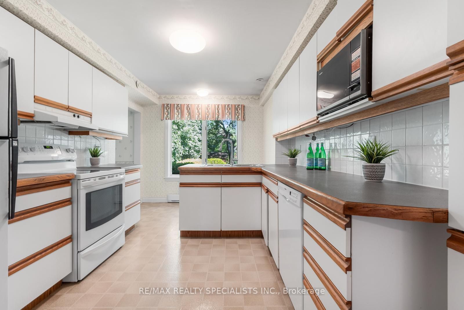 14 Michael Drive, Toronto, ON M2H 2A3 photo 4