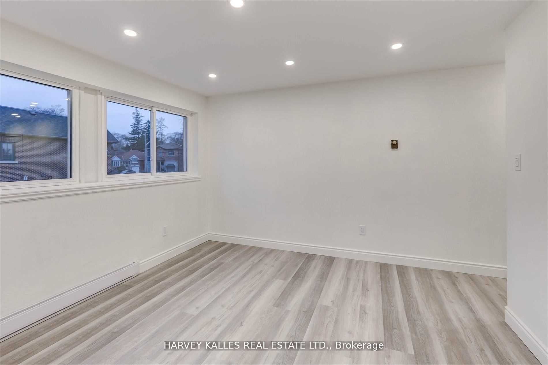 901 Millwood Road B, Toronto, ON M4G 1X2 photo 2