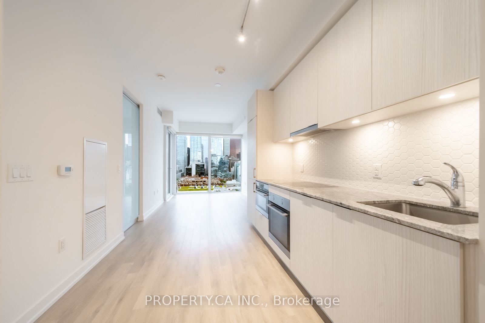 158 Front Street 1803, Toronto, ON M5A 0K9