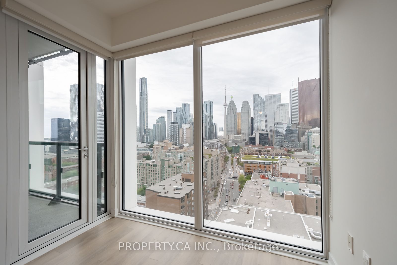 158 Front Street 1803, Toronto, ON M5A 0K9 photo 3