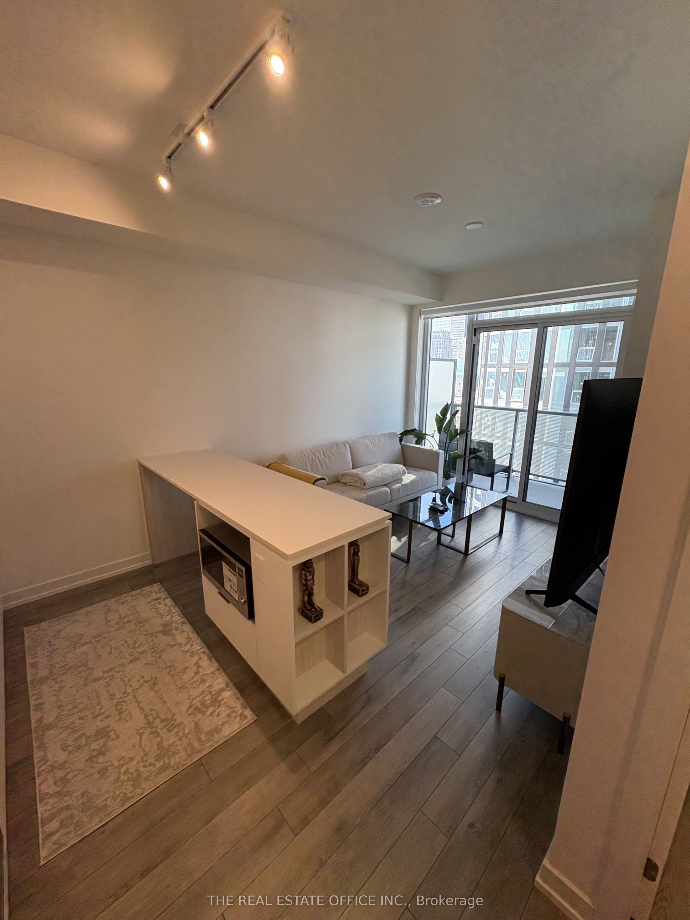 89 Church Street 3301, Toronto, ON M5C 0B7 photo 3