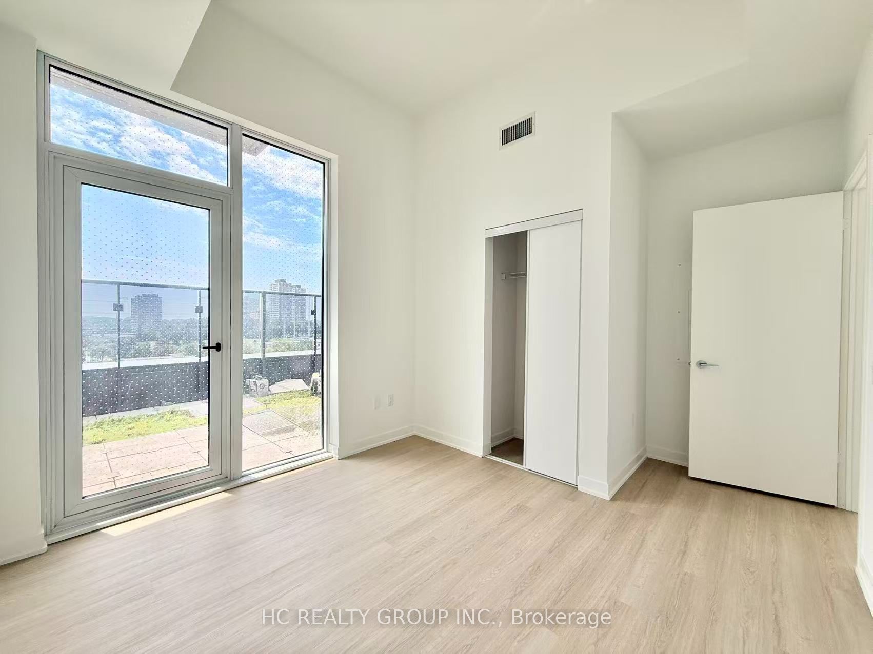 15 David Salomon Drive 704, Toronto, ON M3C 1E7 photo 4