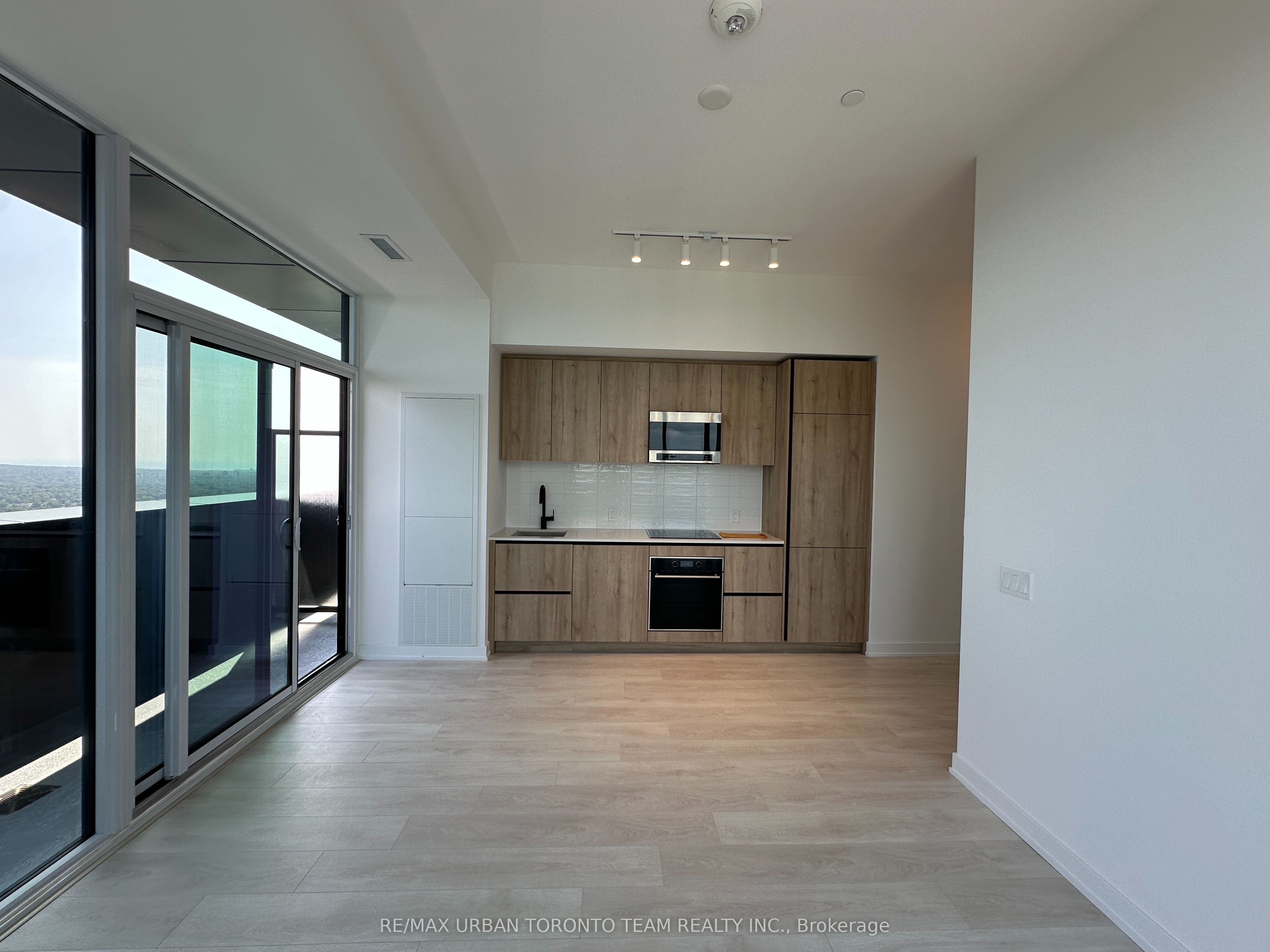 117 Broadway Avenue 3902 (UPH-02), Toronto, ON M4P 1V4 photo 2
