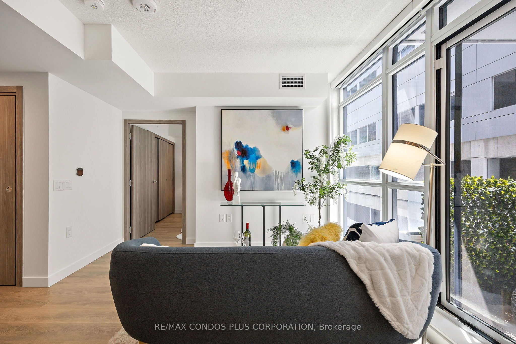 38 Widmer Street 810, Toronto, ON M5V 0P7