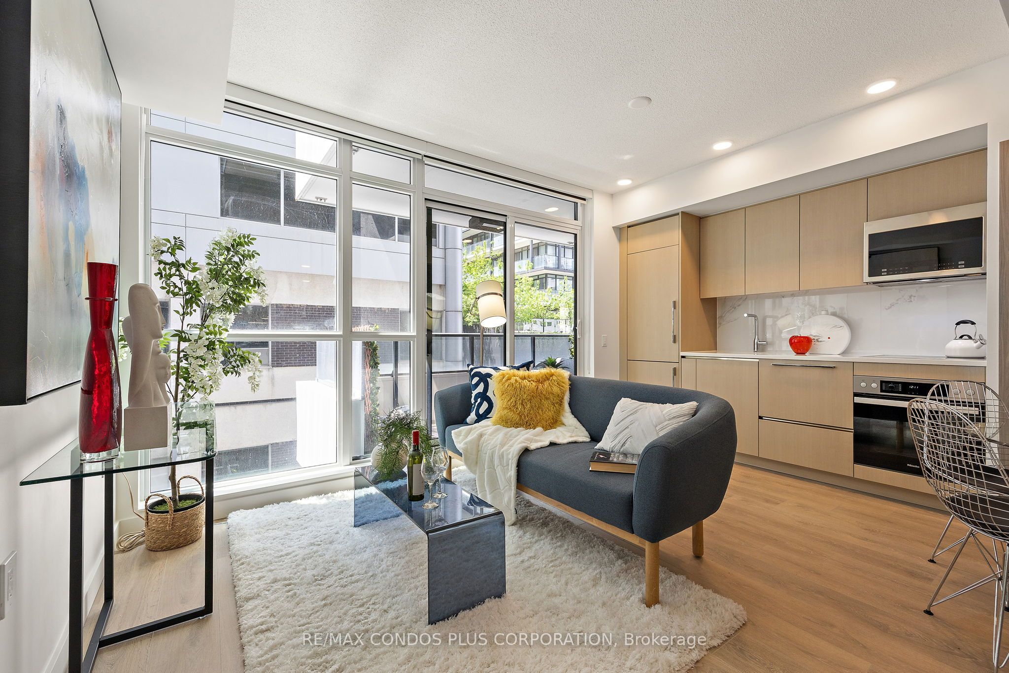 38 Widmer Street 810, Toronto, ON M5V 0P7 photo 2