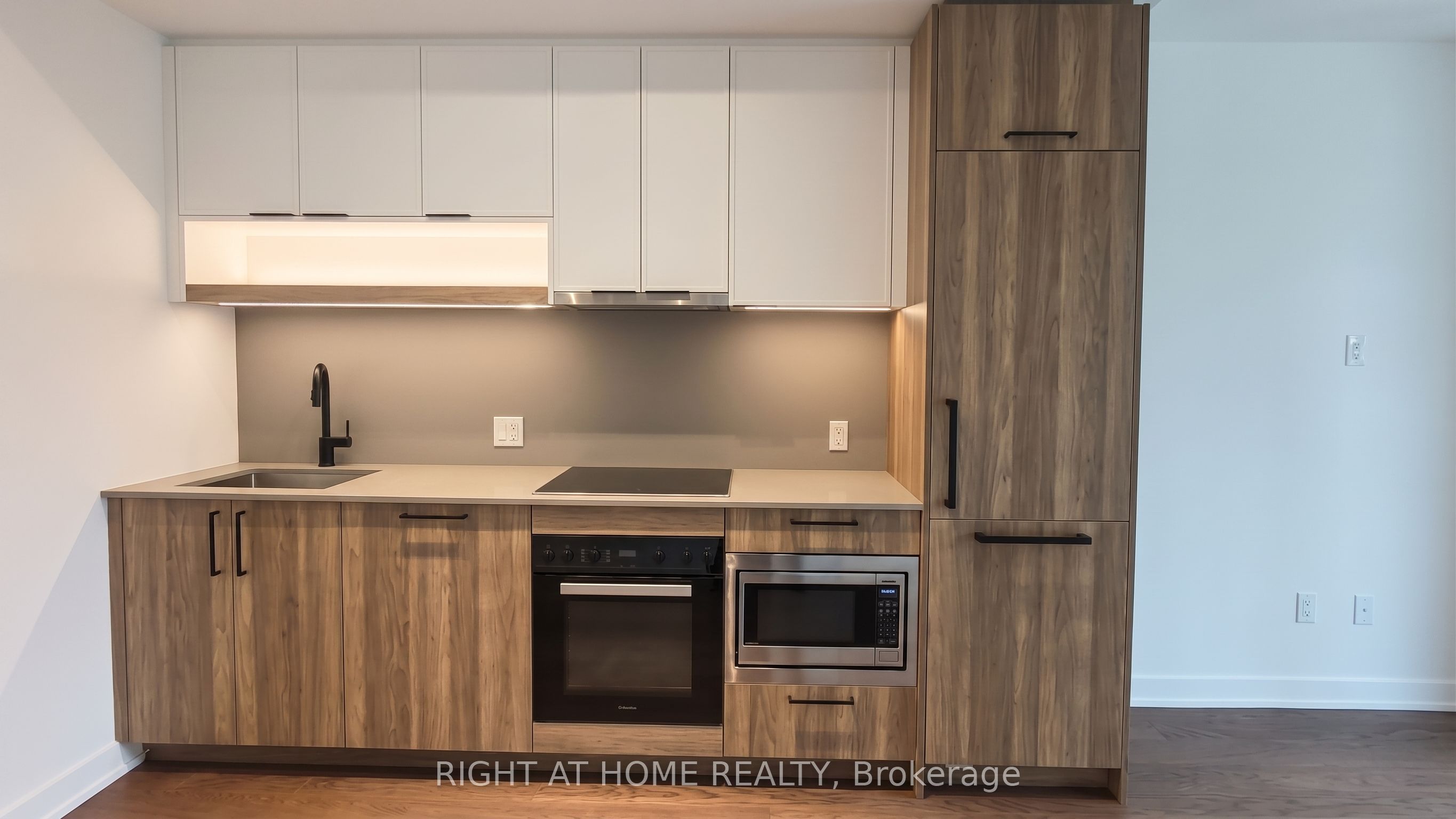 91 Montclair Avenue 202, Toronto, ON M5P 0B1 photo 3