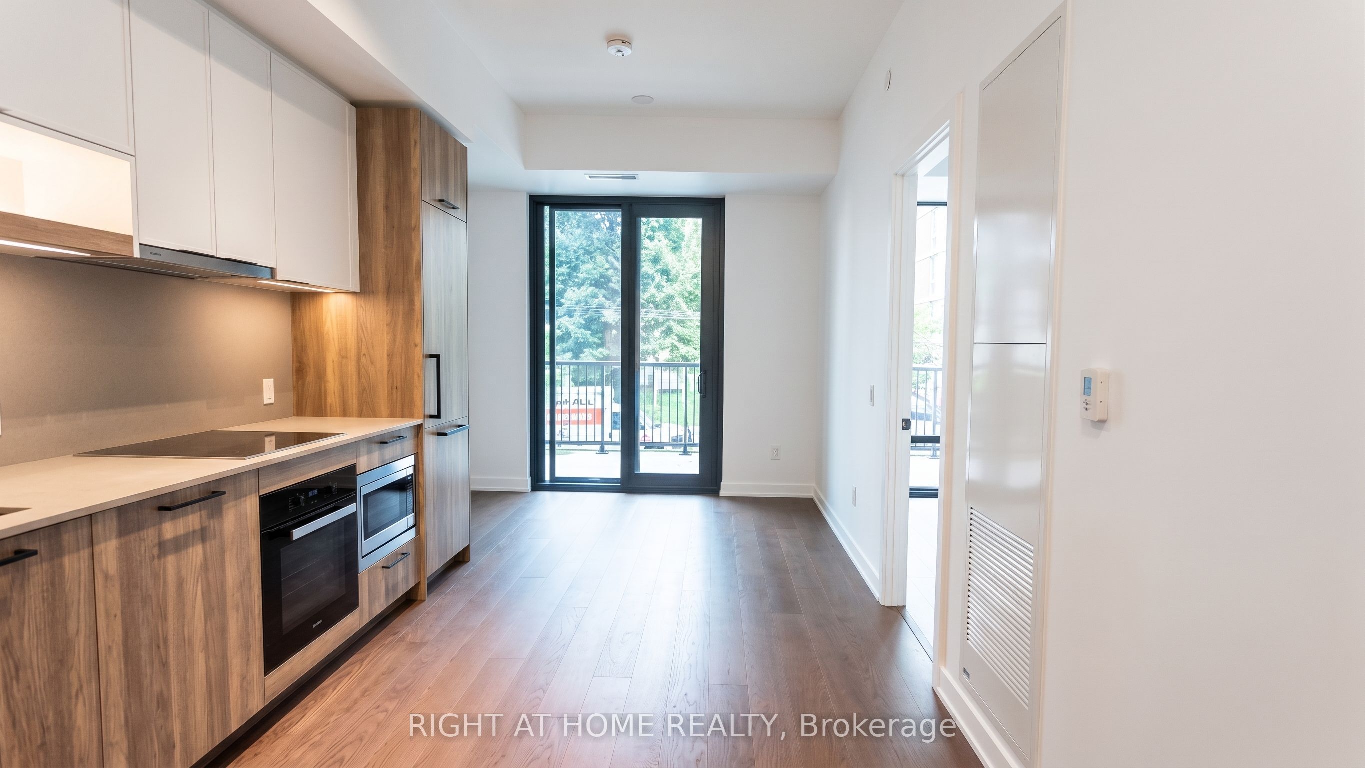 91 Montclair Avenue 202, Toronto, ON M5P 0B1 photo 4