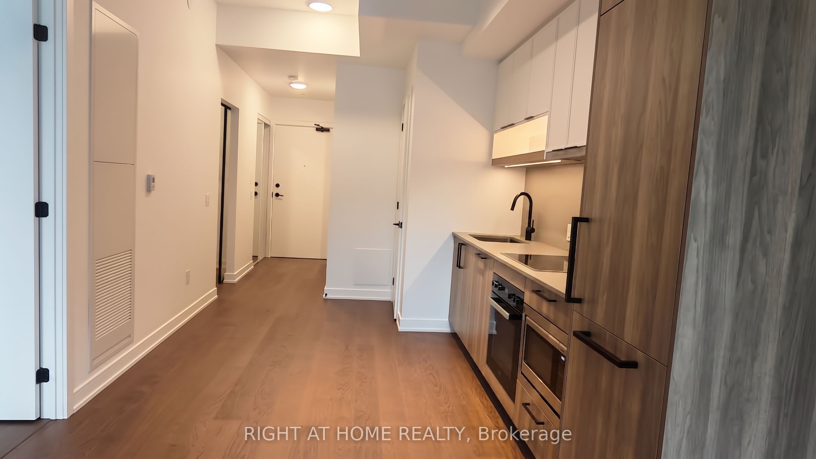 91 Montclair Avenue 202, Toronto, ON M5P 0B1 photo 5