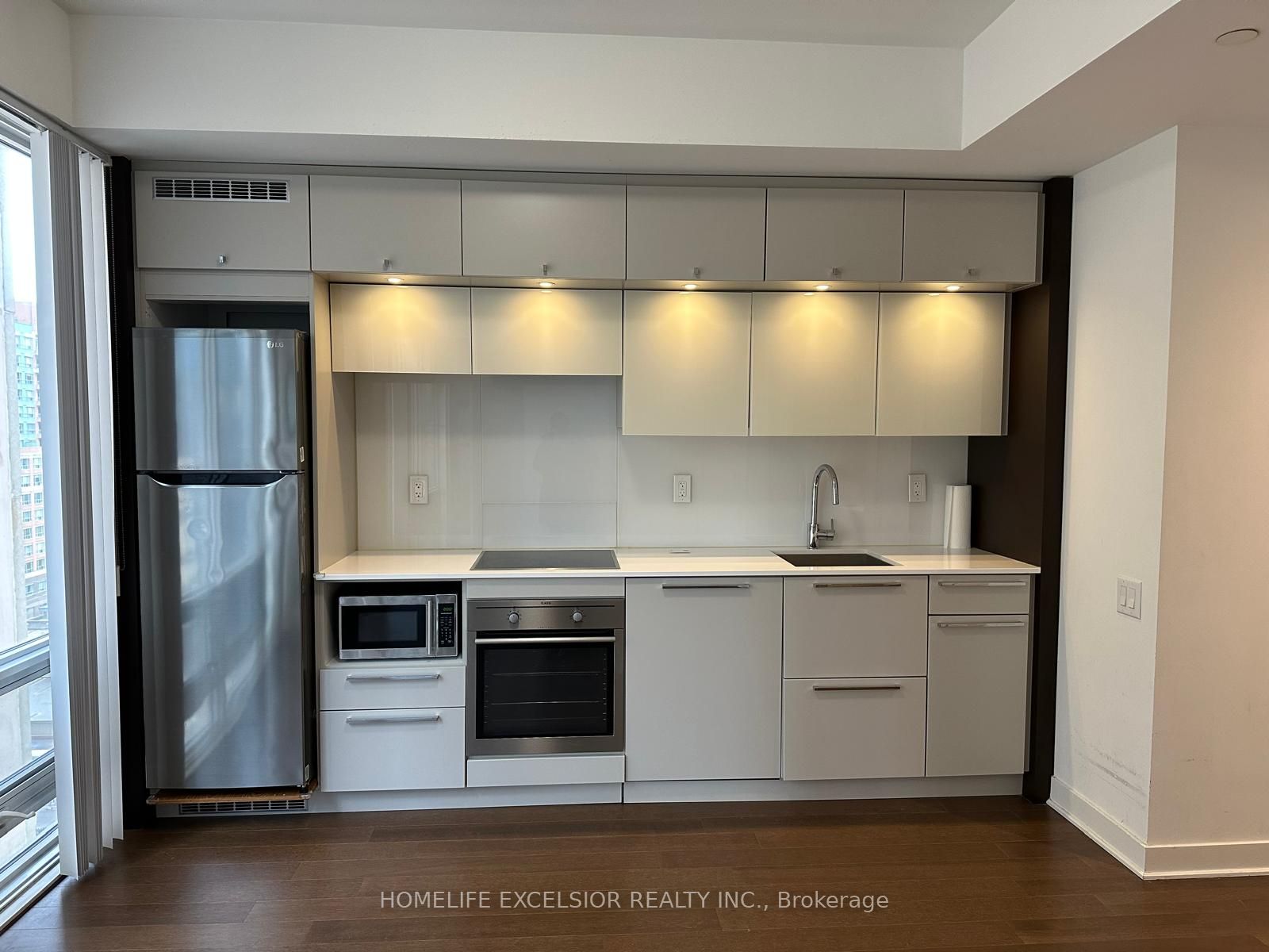 15 Grenville Street 904, Toronto, ON M4Y 1A1